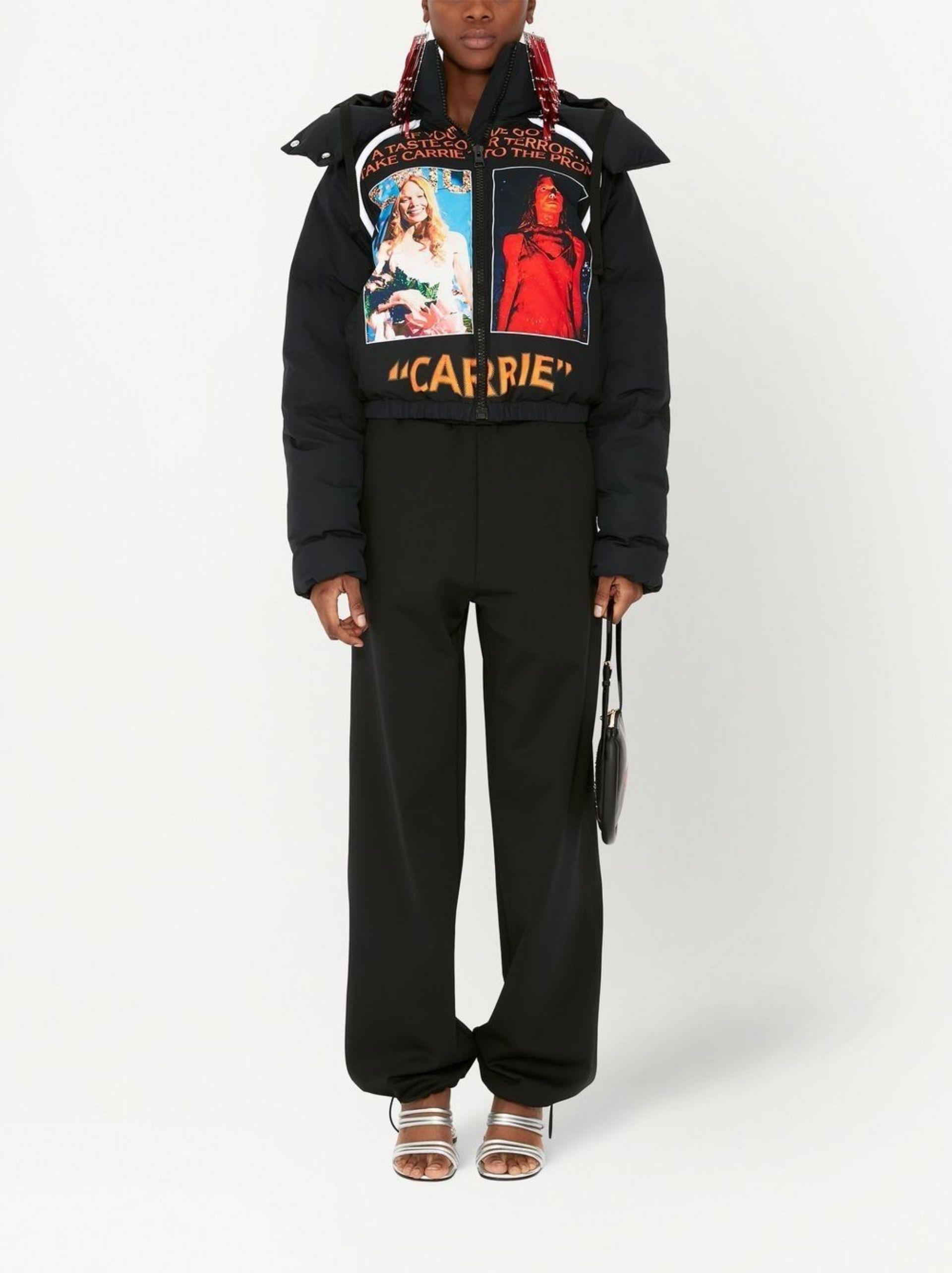 JW Anderson Carrie Poster Print Cropped Puffer Jacket in Black | Lyst
