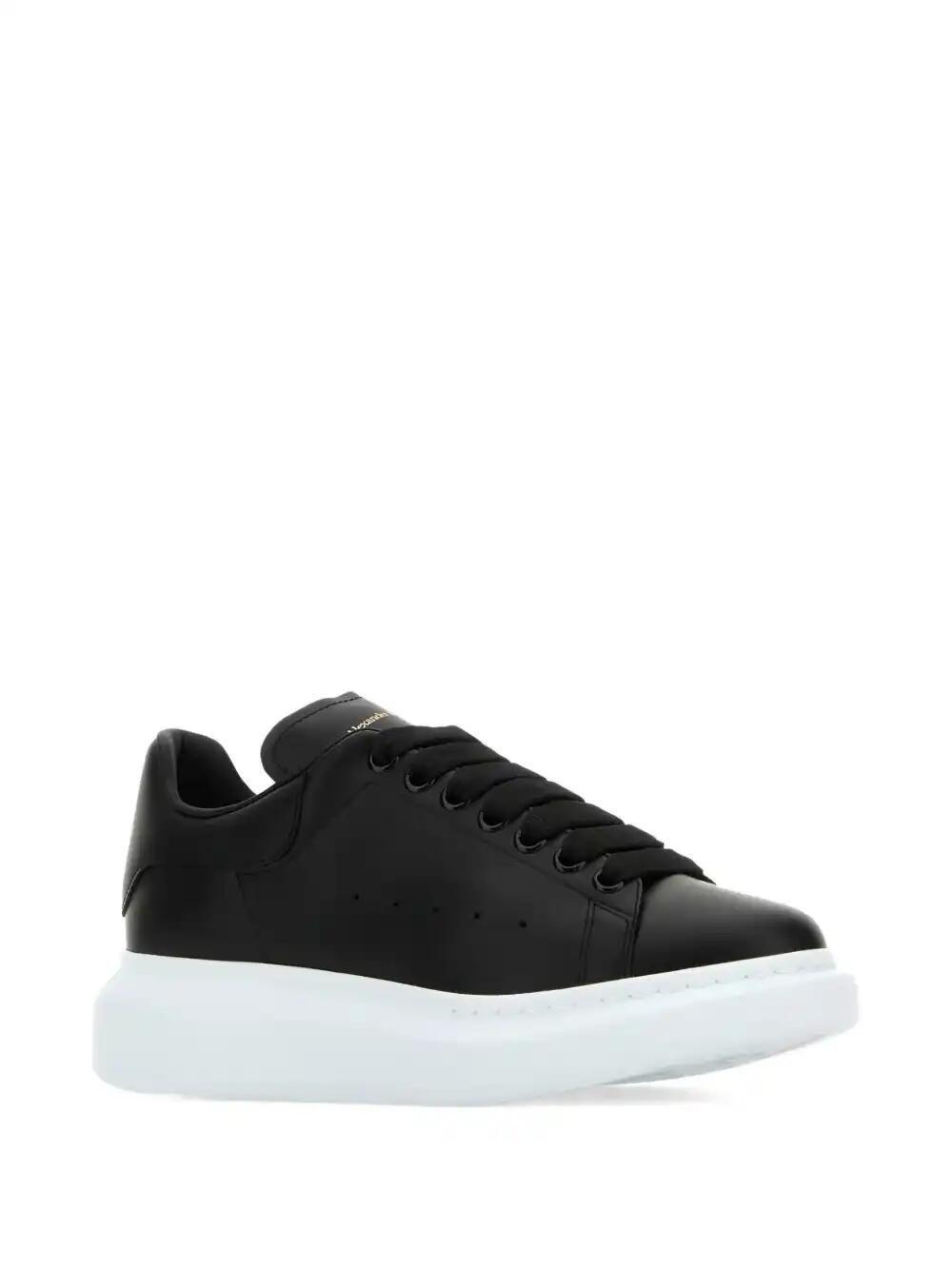 関税込【Alexander McQueen】Larry レースアップ スニーカー Alexander McQueen Larry Sneakers | Black | FARFETCH