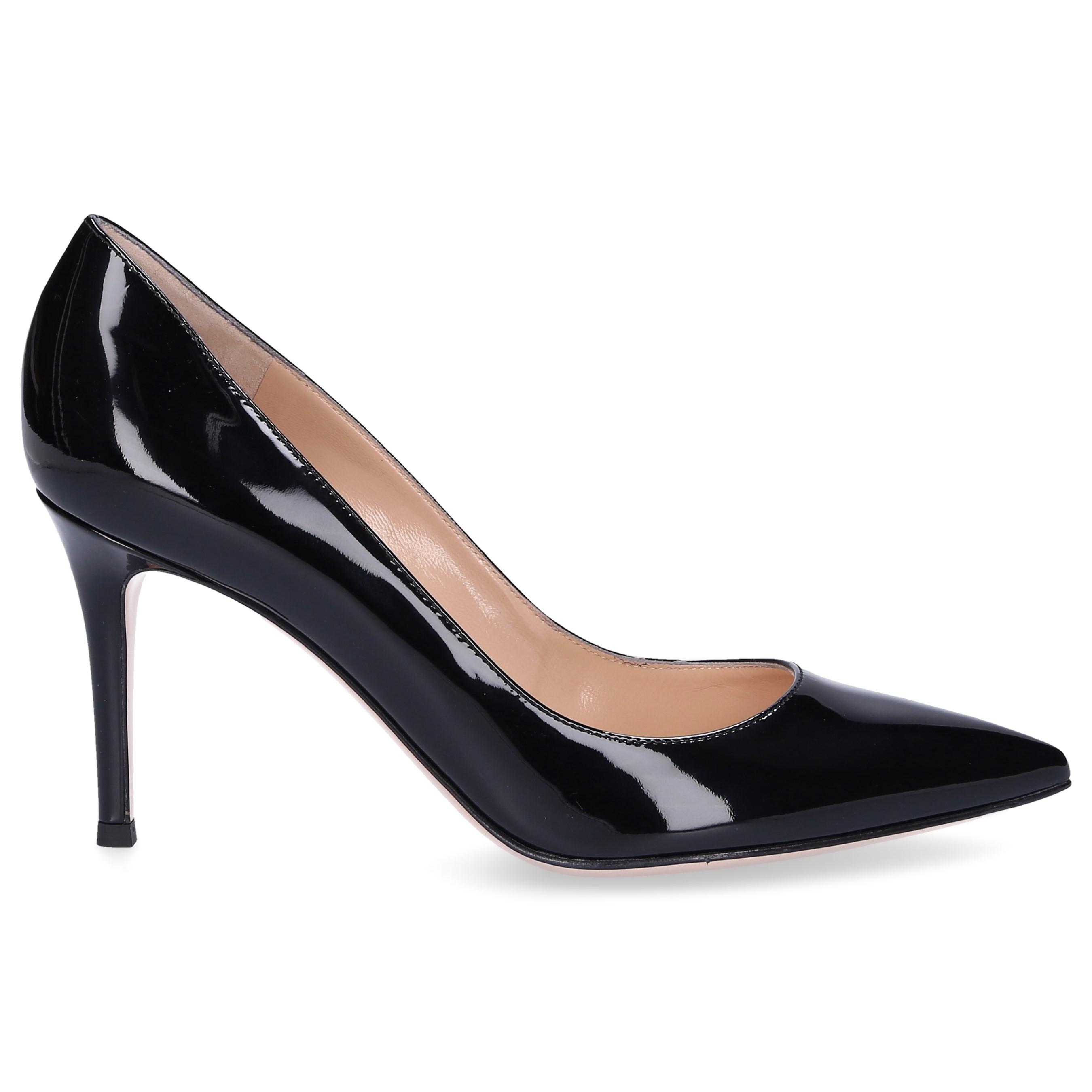 gianvito rossi round toe pumps
