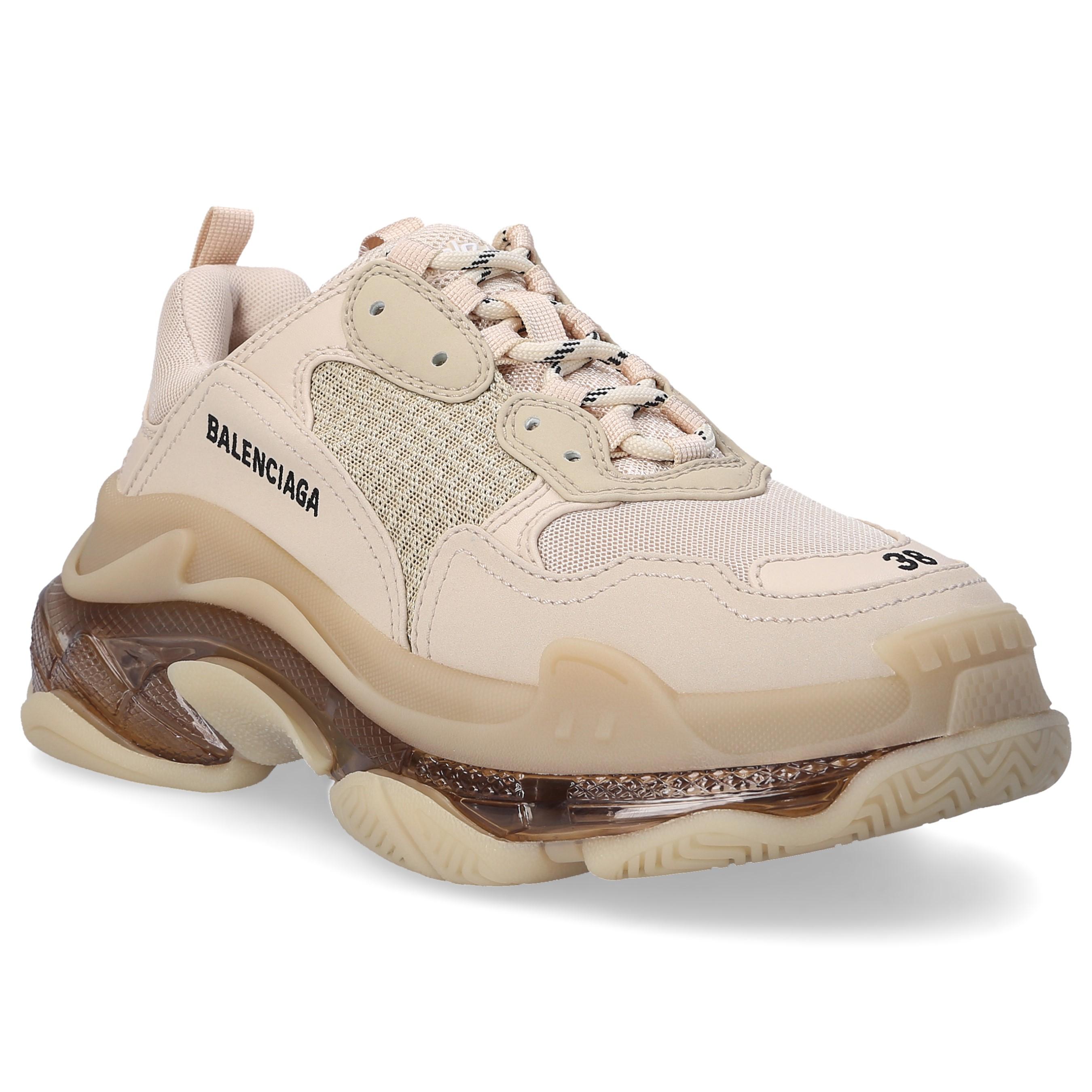 prada ou balenciaga