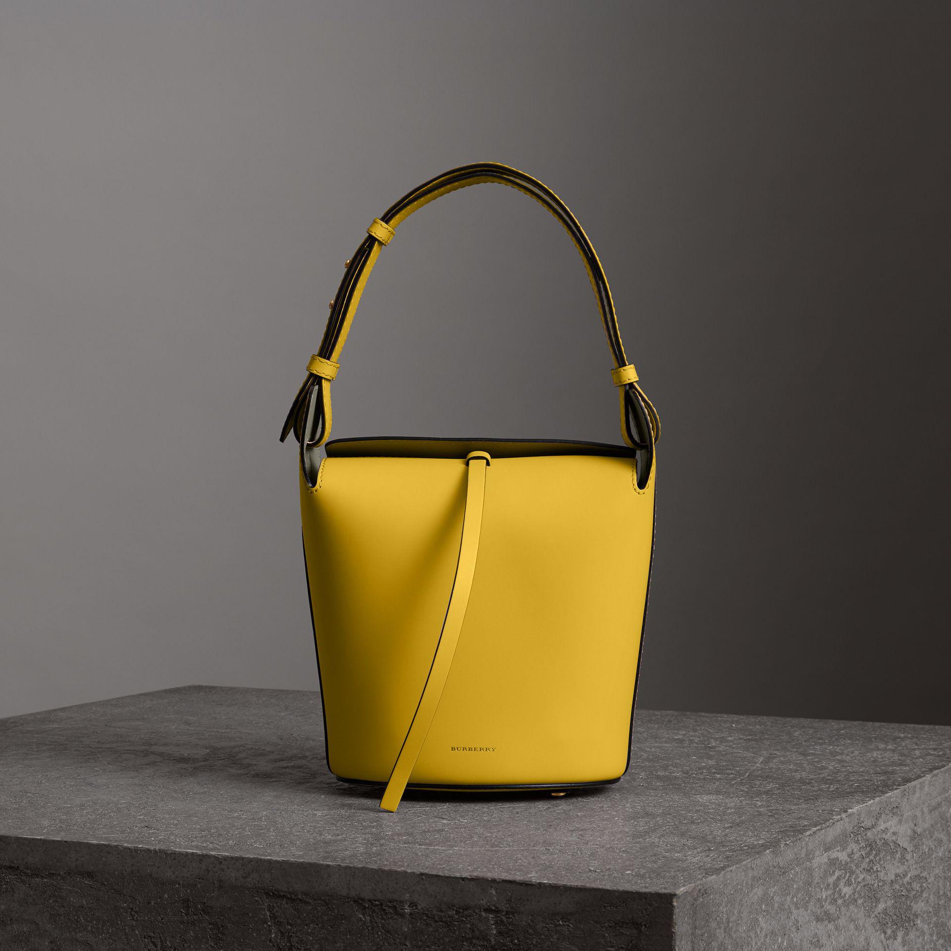 Burberry The Small Leather Bucket Bag in Yellow - Lyst