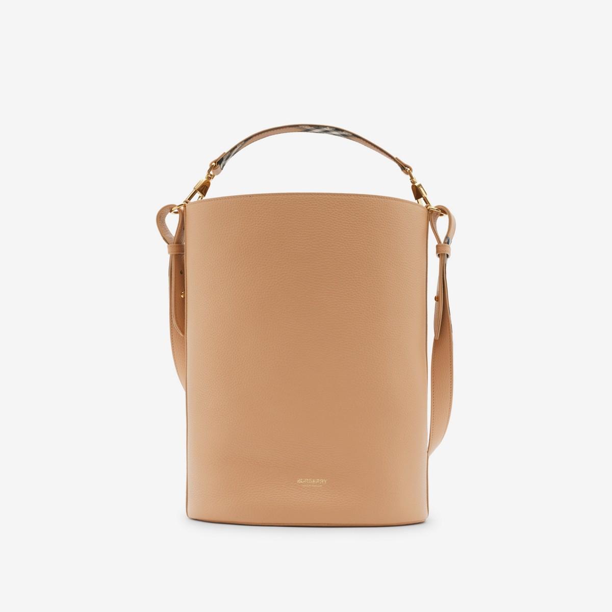 Burberry Medium Bucket Bag in Natural | Lyst