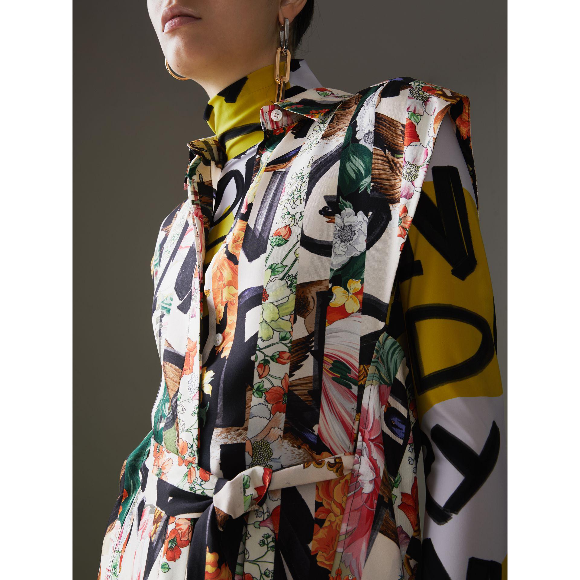 Burberry graffiti top print scarf