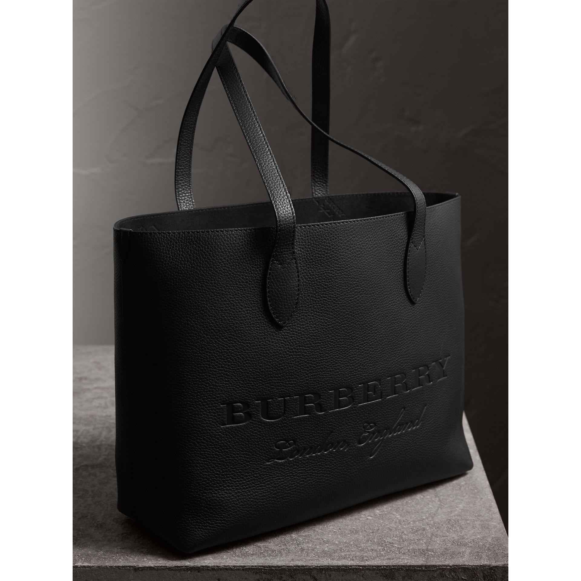 Tote Burberry Black in Plastic - 25106795