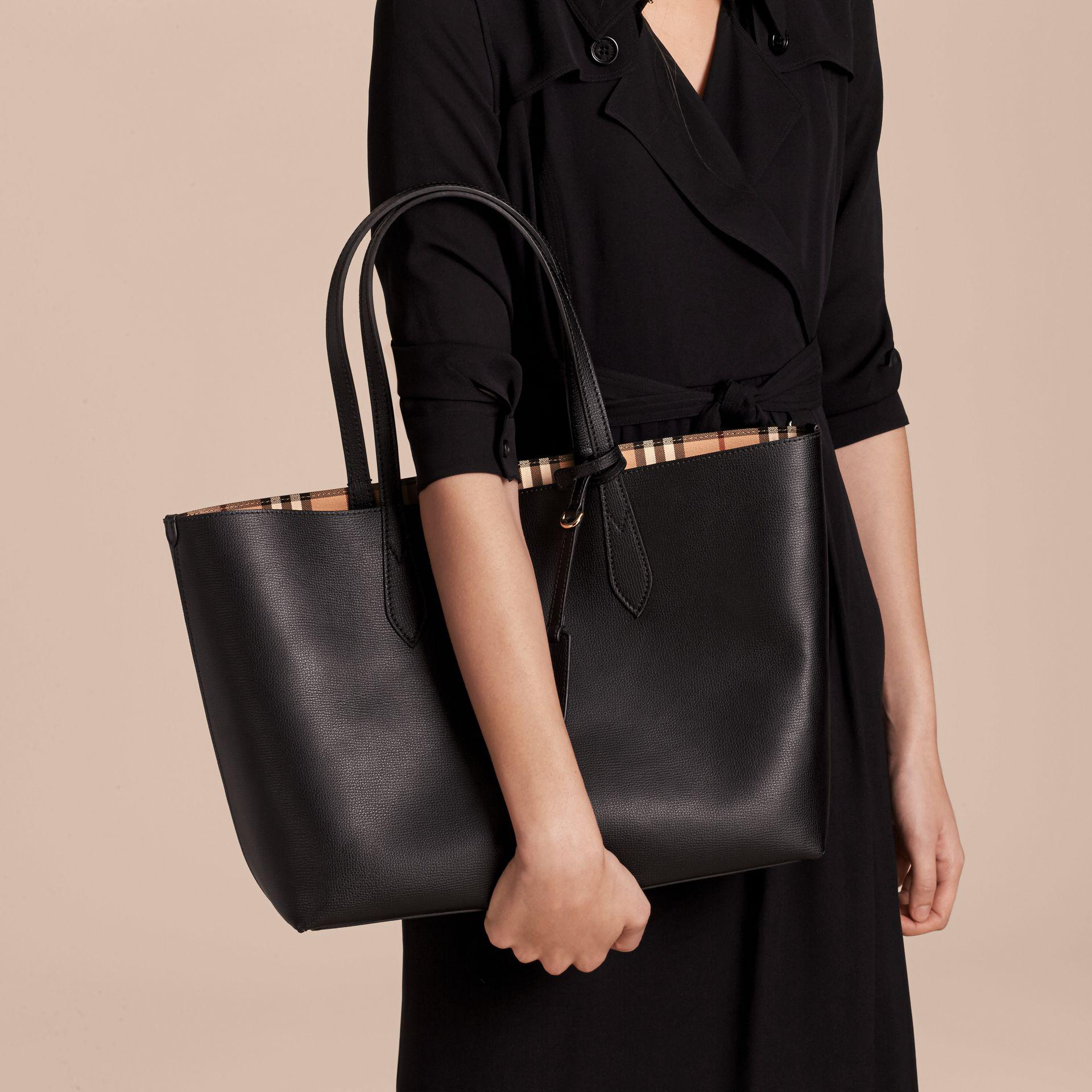 Burberry The Medium Reversible Tote In Haymarket Check And Leather Black -  Lyst