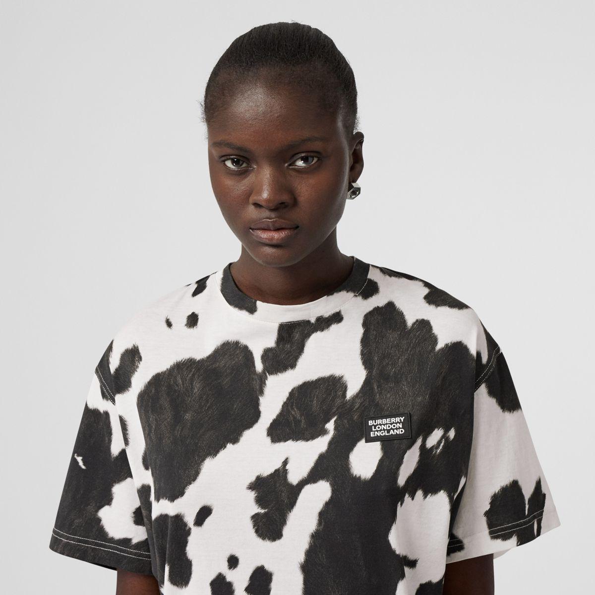 Burberry Logo Detail Cow Print Cotton Oversized T-shirt in Black | Lyst