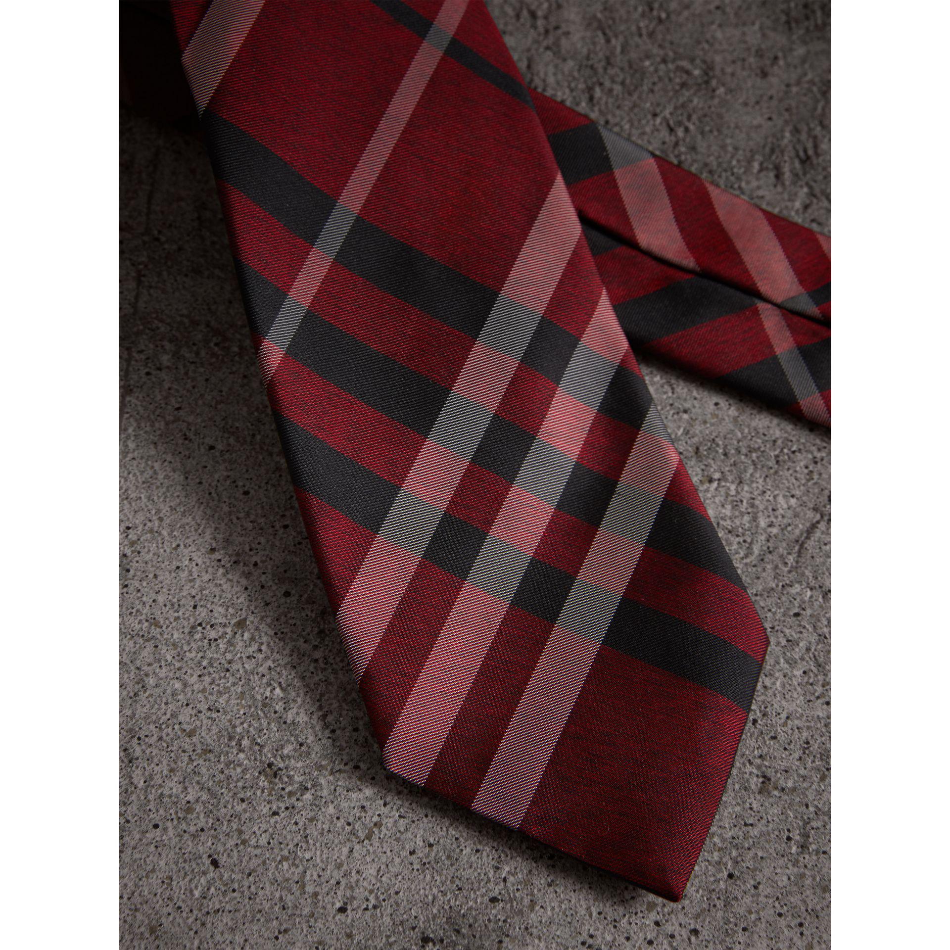 alarm Tillid afhængige Burberry Modern Cut Check Silk Tie in Crimson Red (Red) for Men - Lyst