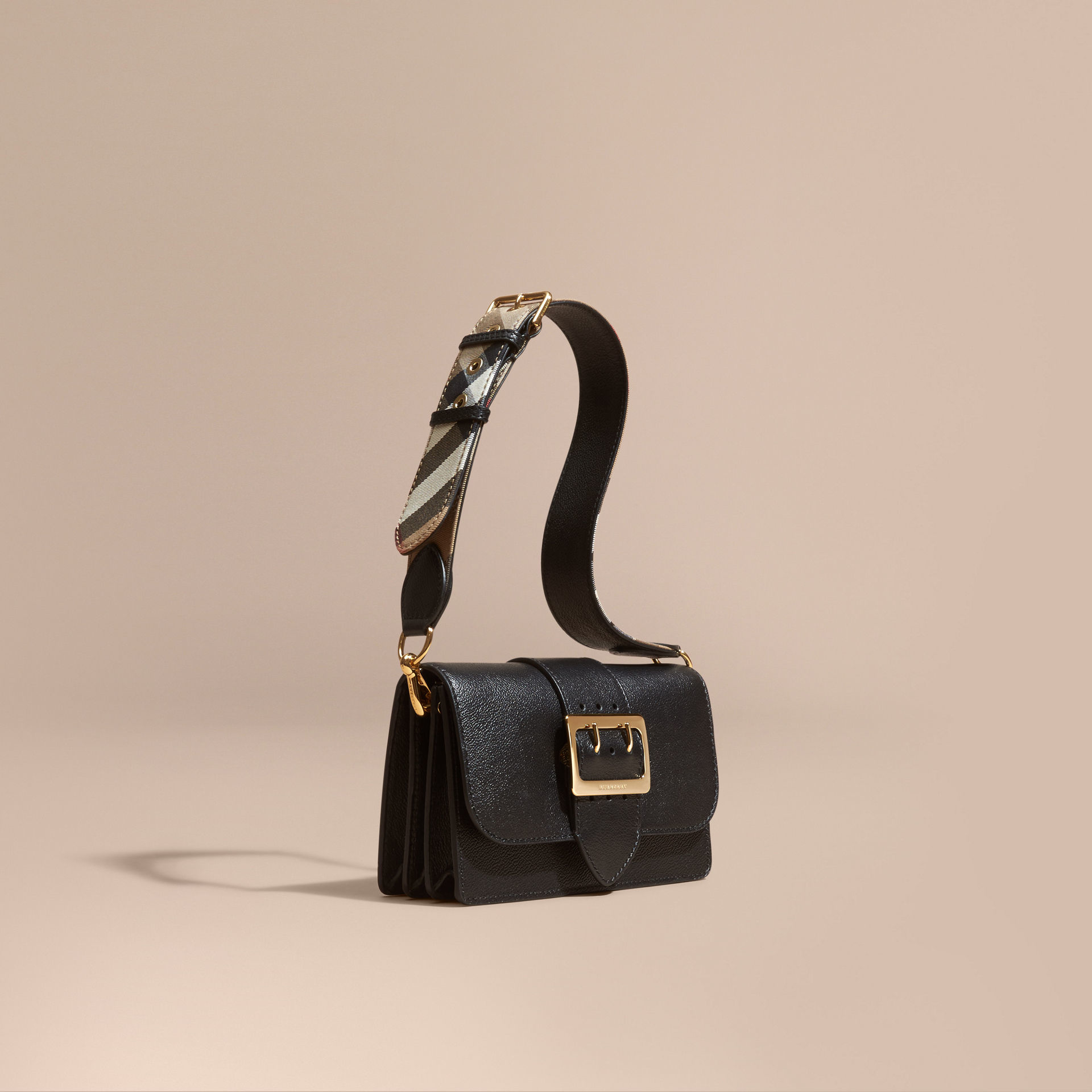 Burberry The Small Leather Buckle Bag in Black | Lyst
