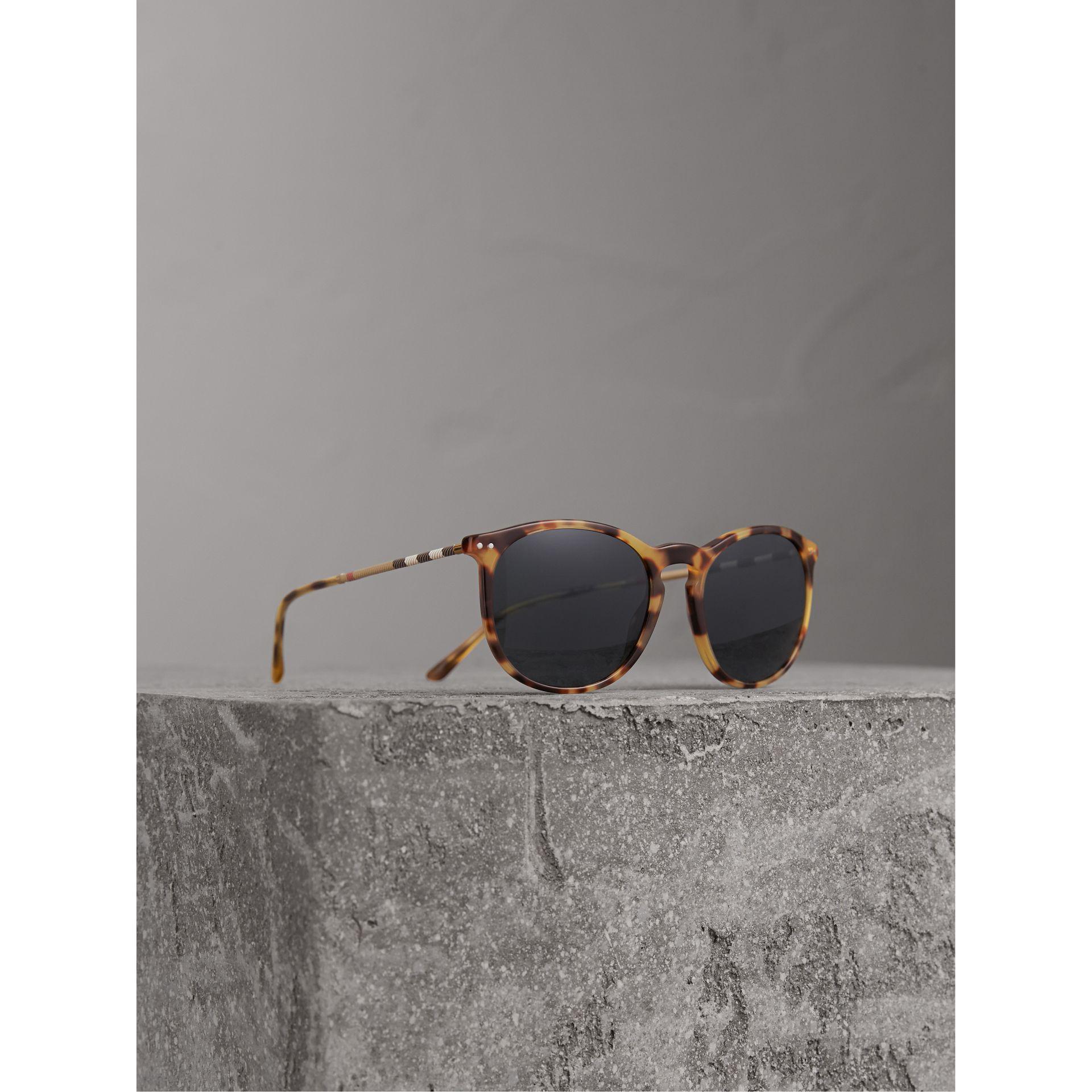Round Frame Sunglasses In Dark Brown 