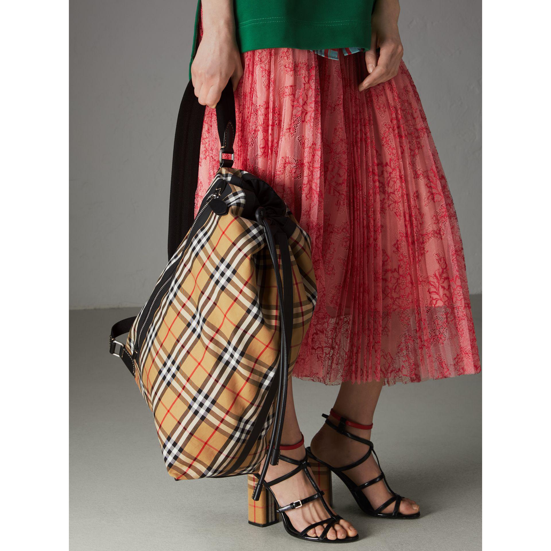 burberry medium vintage check duffle