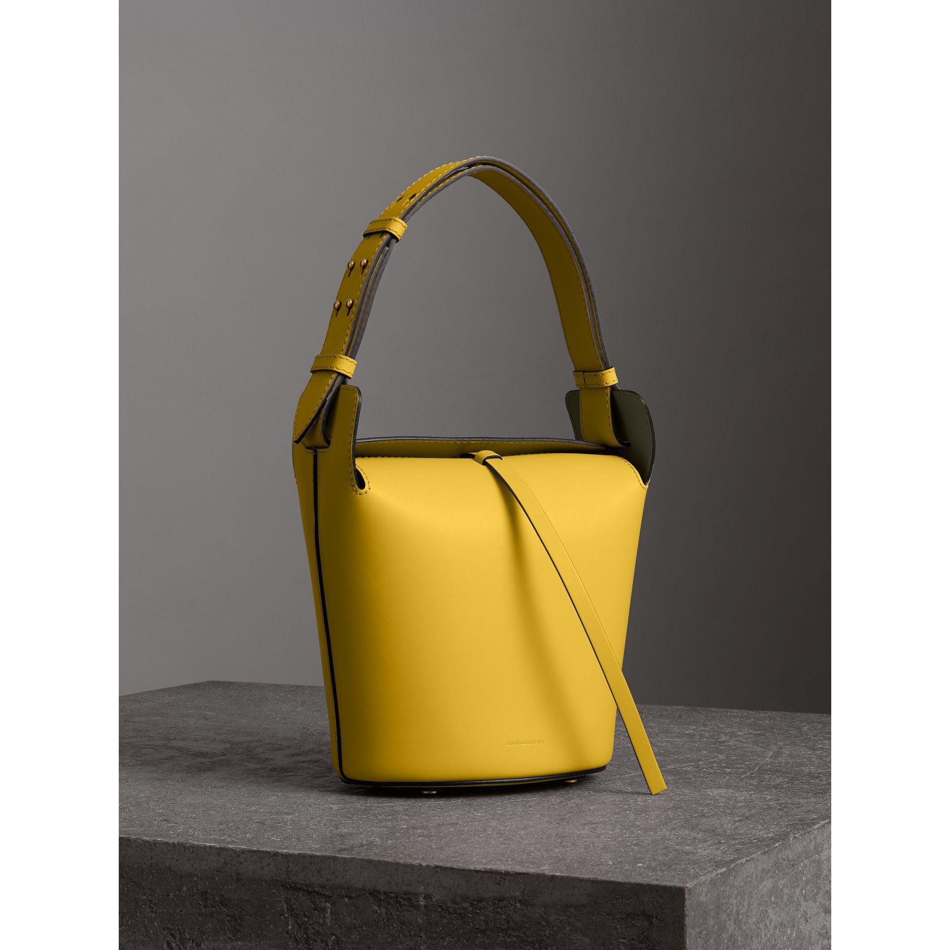 Burberry The Small Leather Bucket Bag in Yellow - Lyst
