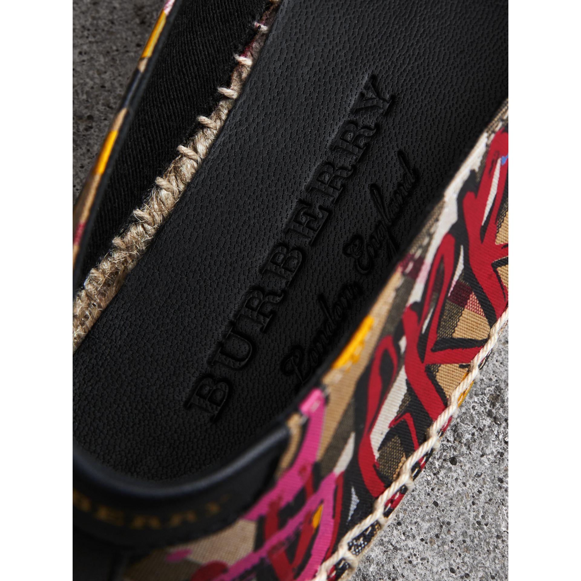 graffiti print vintage check sneakers