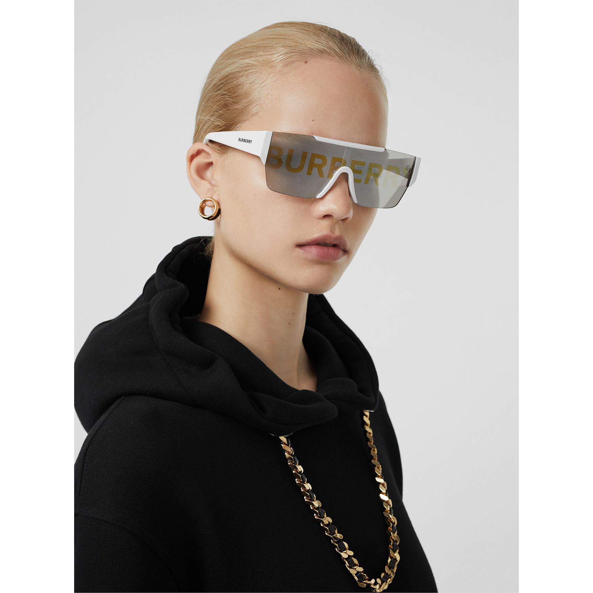 Burberry Logo Lens D-frame Sunglasses in White - Lyst