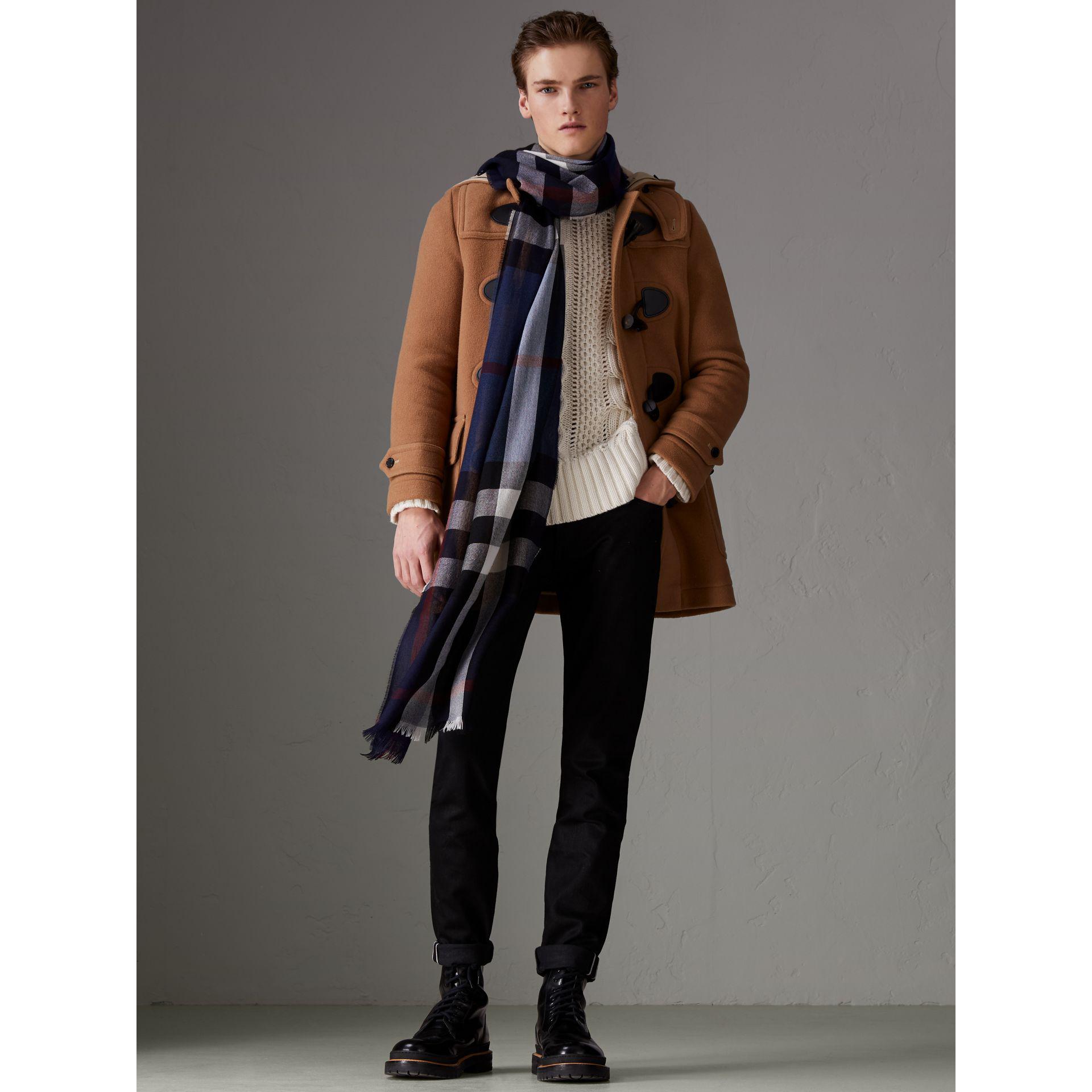 Burberry Lightweight Check Wool Cashmere Scarf Navy in Blue for Men Lyst UK