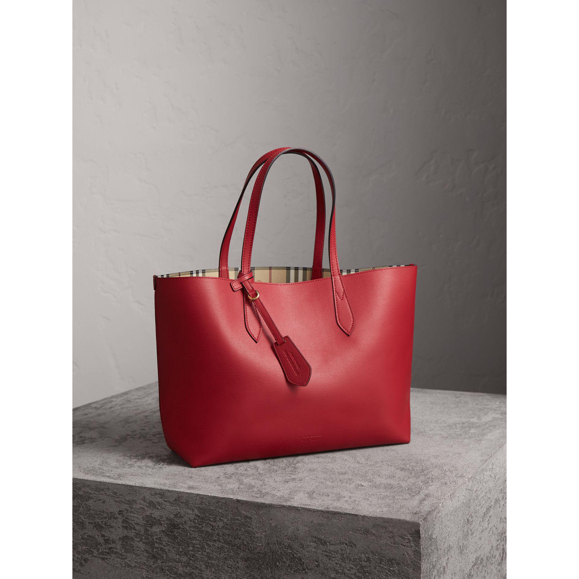 Burberry The Medium Reversible Tote In Haymarket Check And Leather Poppy Red  | Lyst