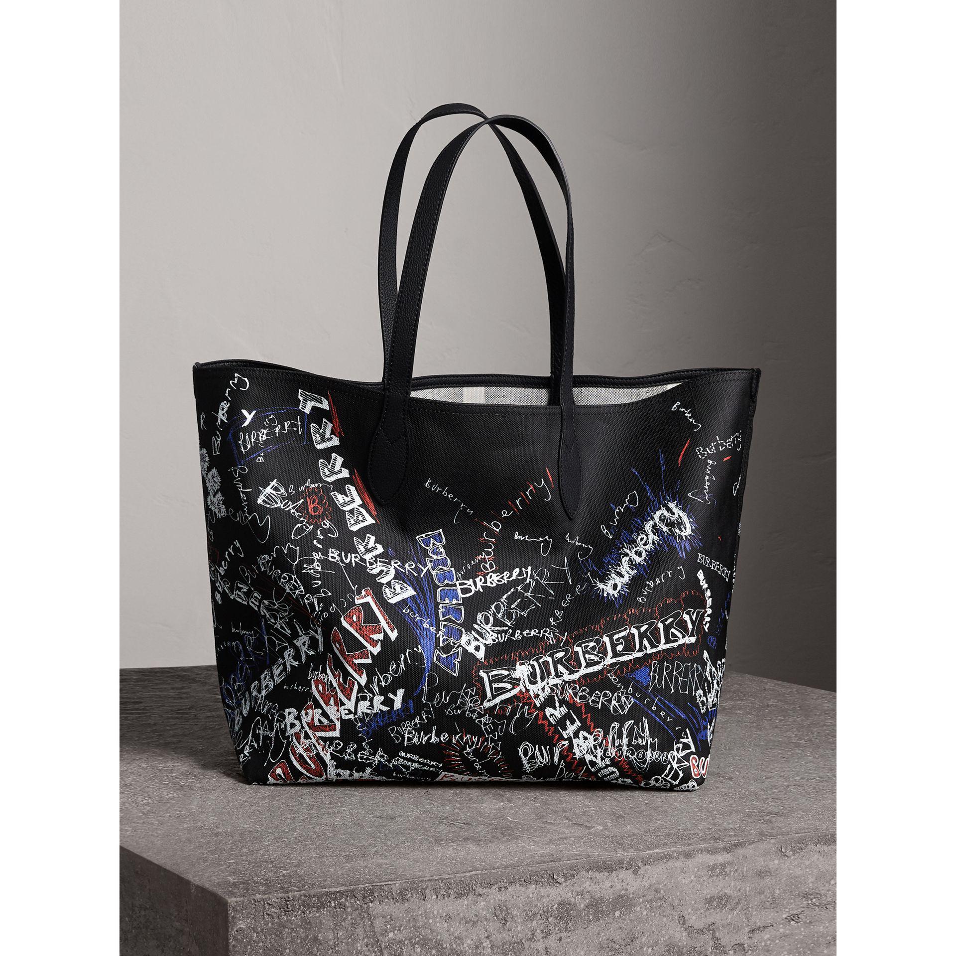 Burberry Canvas The Large Reversible Doodle Tote | Lyst