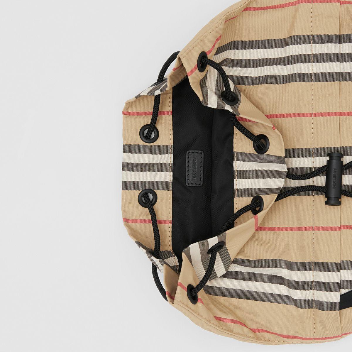 Burberry Nylon Drawcord Pouch 2024 favors