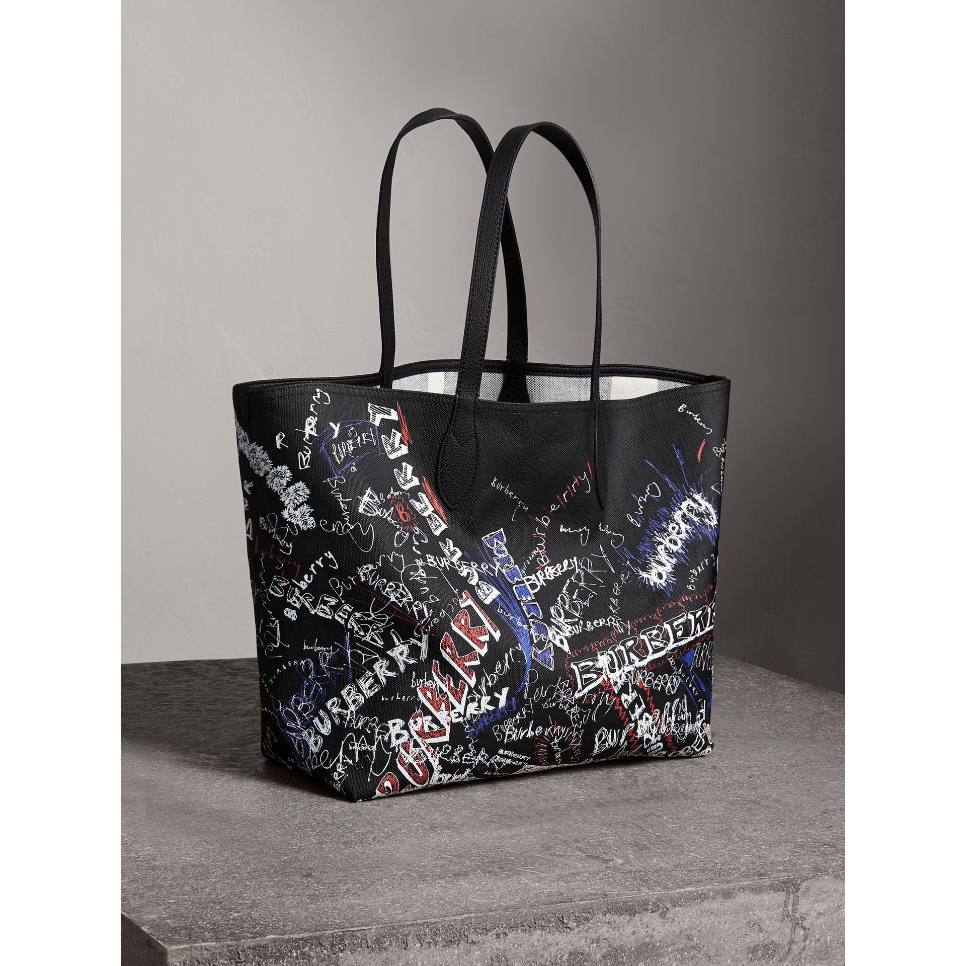 Burberry Canvas The Large Reversible Doodle Tote | Lyst