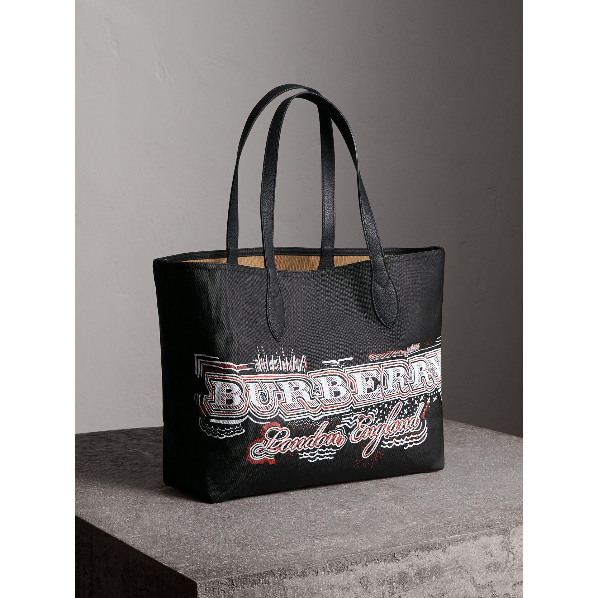 Burberry The Medium Reversible Doodle Tote in Black | Lyst