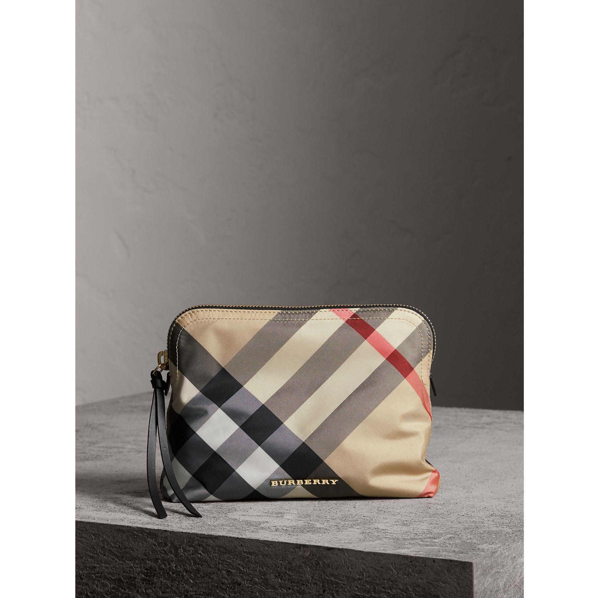burberry pouch