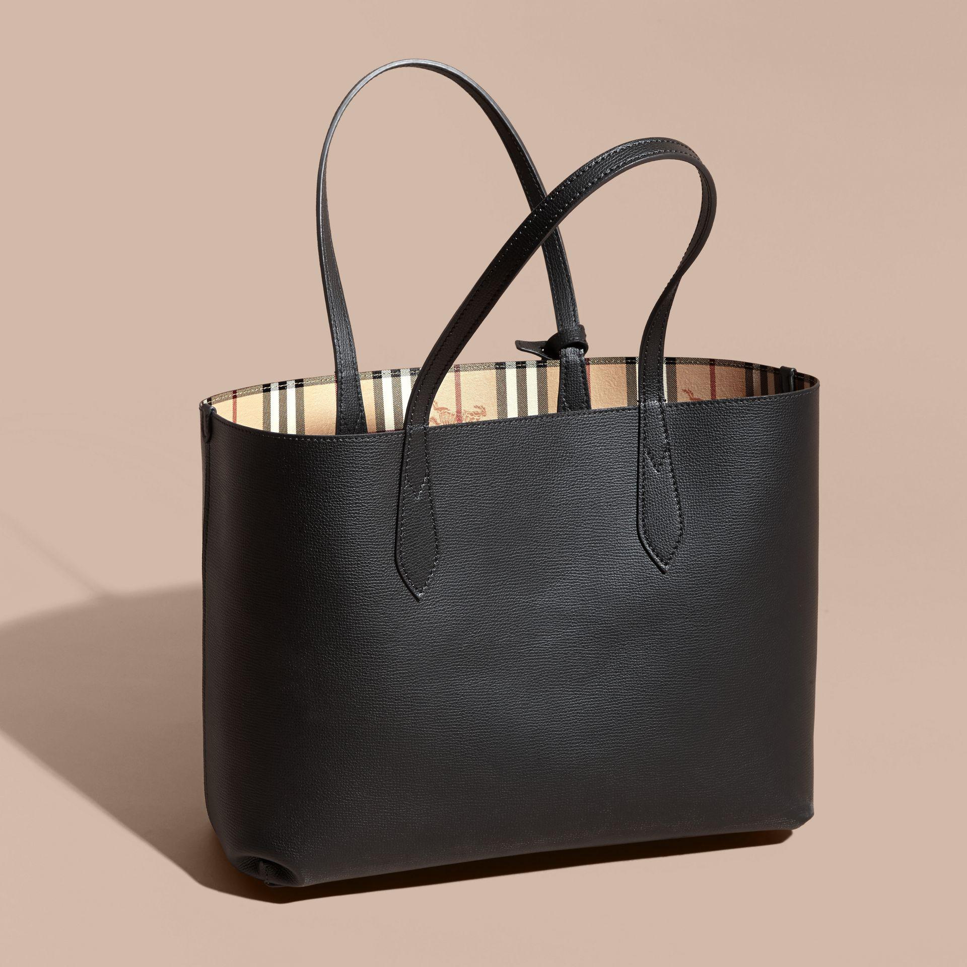 Burberry The Medium Reversible Tote In Haymarket Check And Leather