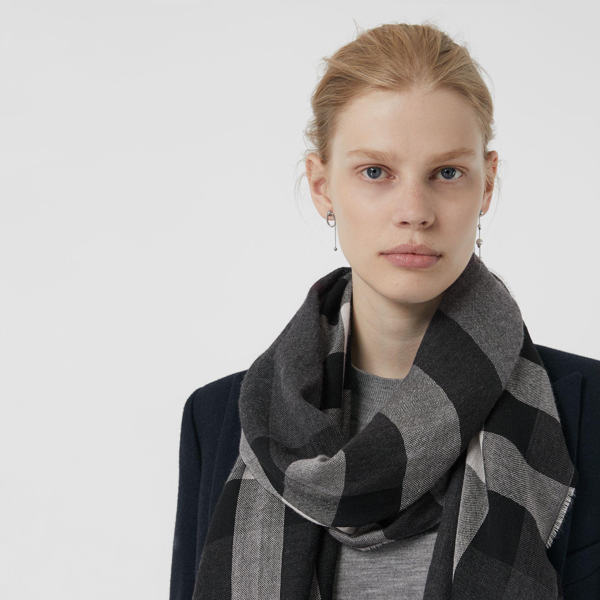 Burberry lightweight cashmere best sale scarf