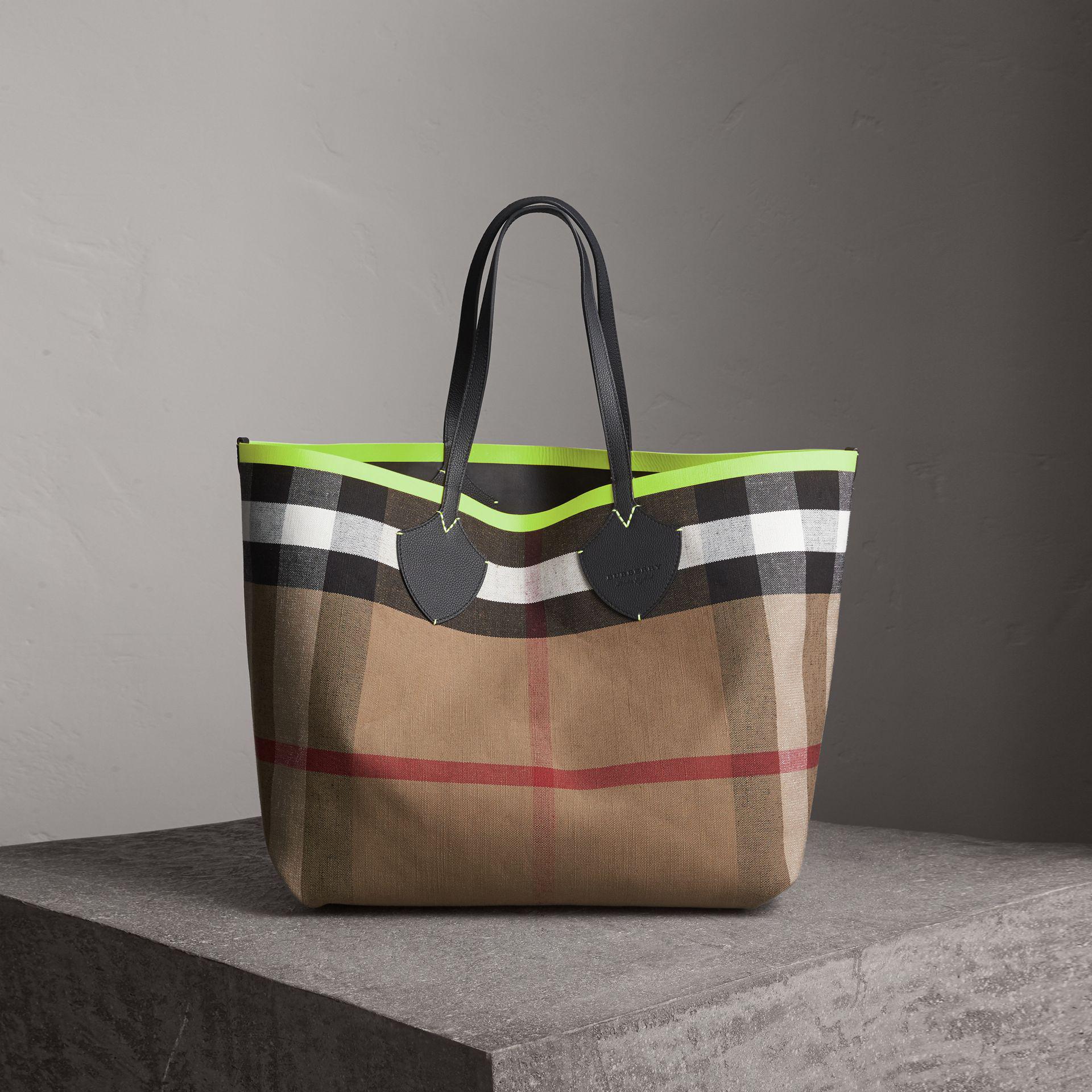 Burberry The Giant Reversible Tote In Canvas Check And Leather