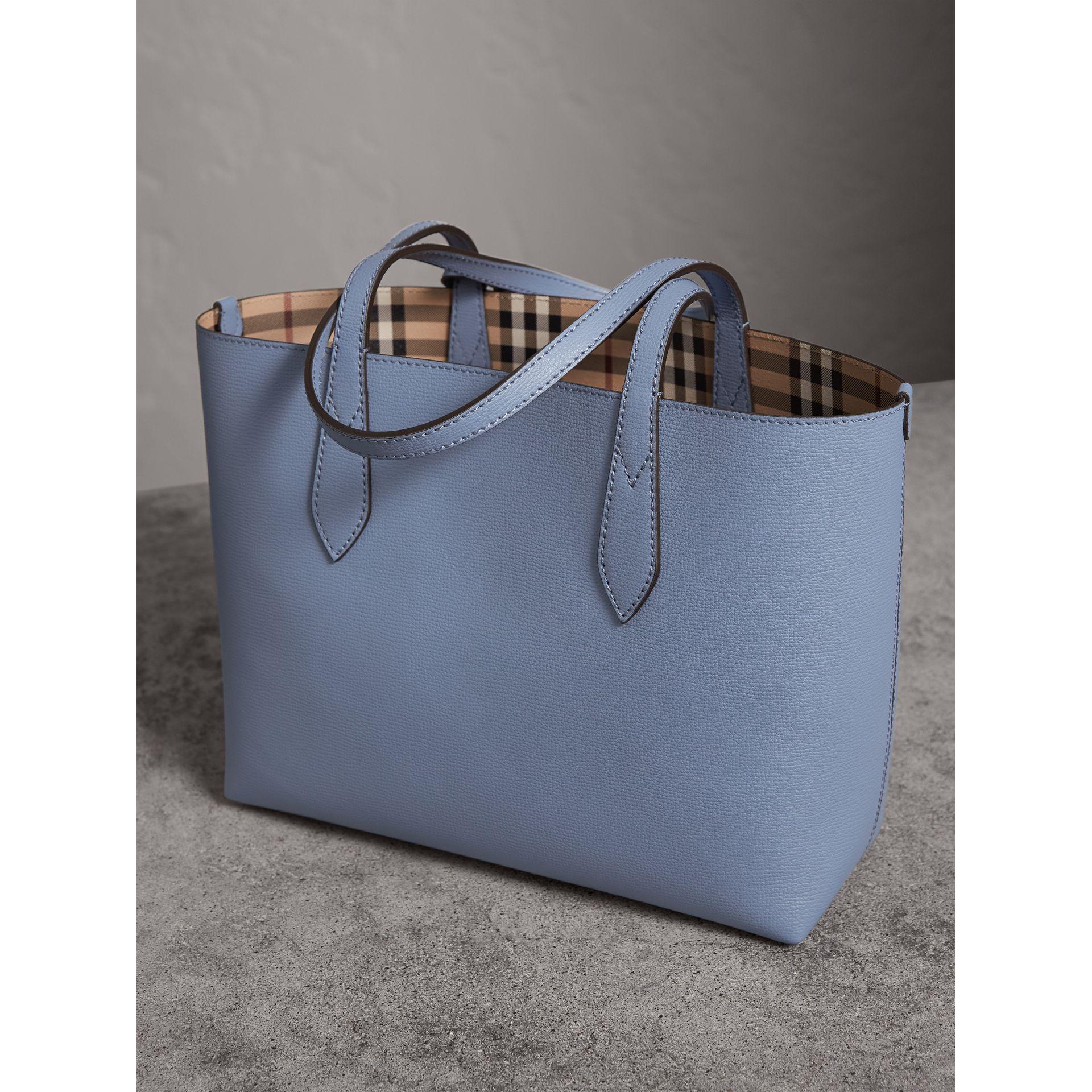 Burberry reversible tote medium 2025