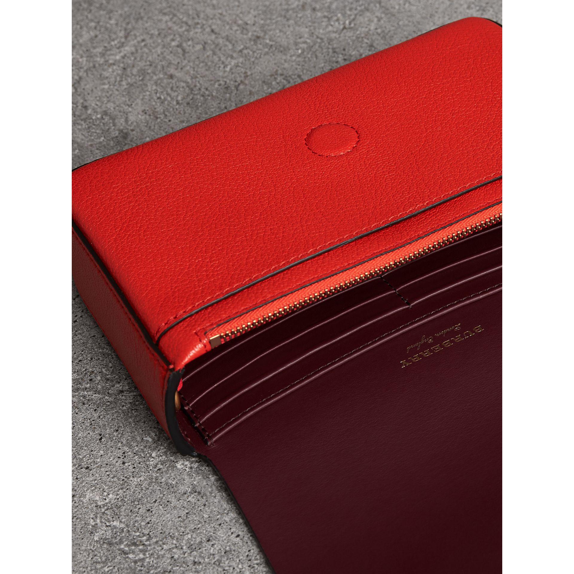 Burberry Equestrian Shield Leather Wallet With Detachable Strap in Bright  Red (Red) | Lyst Canada