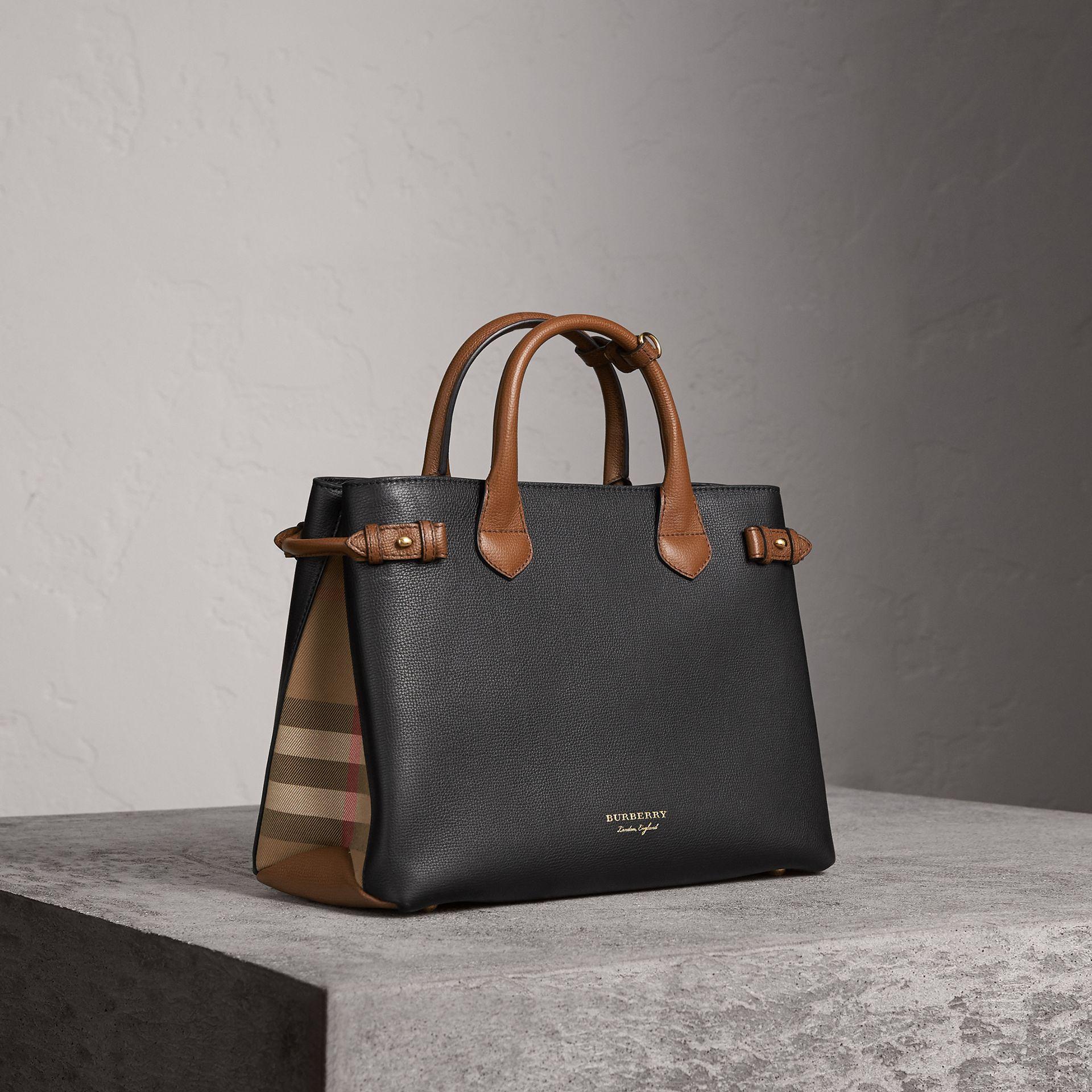 Burberry The Medium Banner In Two Tone Leather, in Black