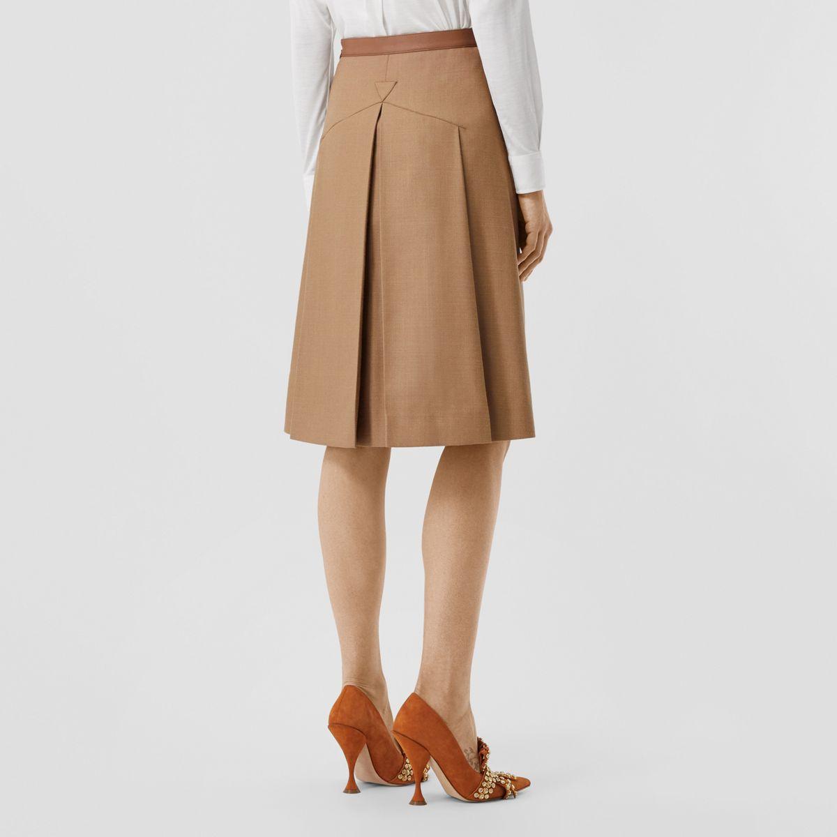 brown skirt style