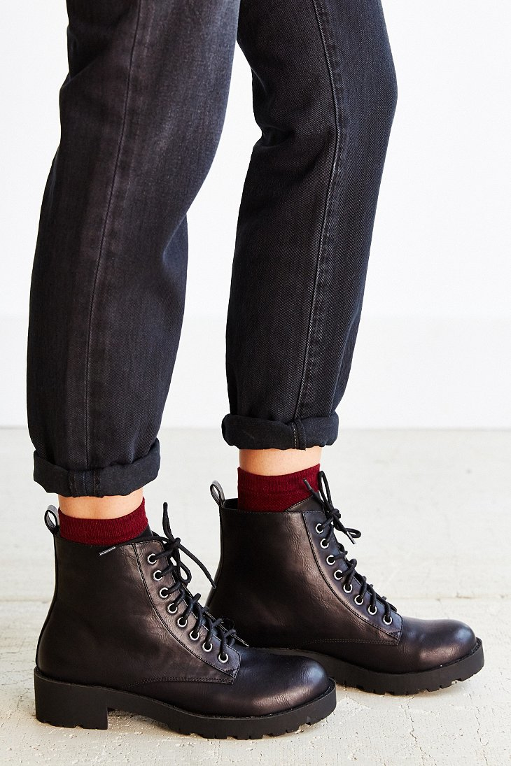 urban outfitters lace up boots
