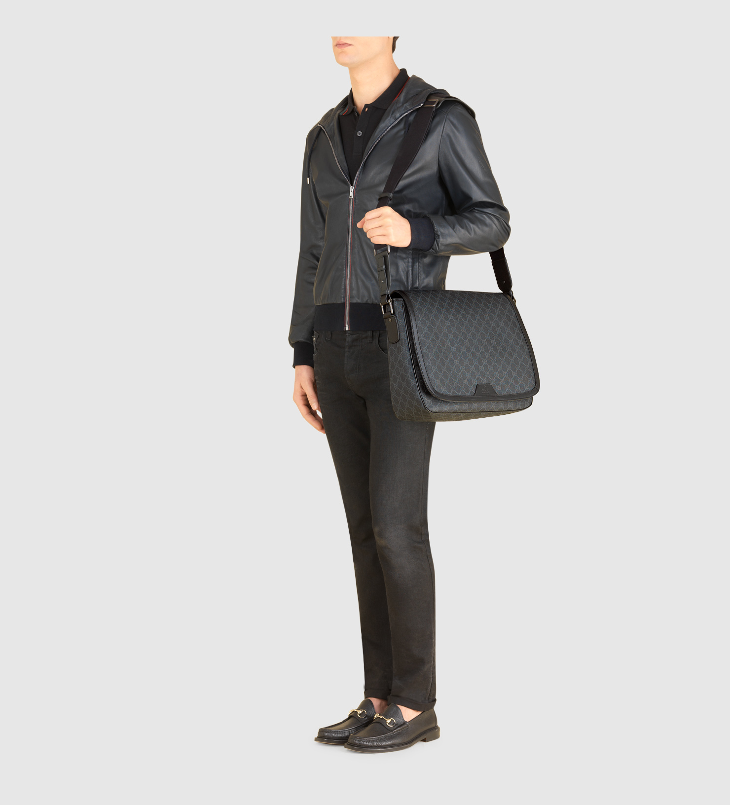 gucci supreme flap messenger bag