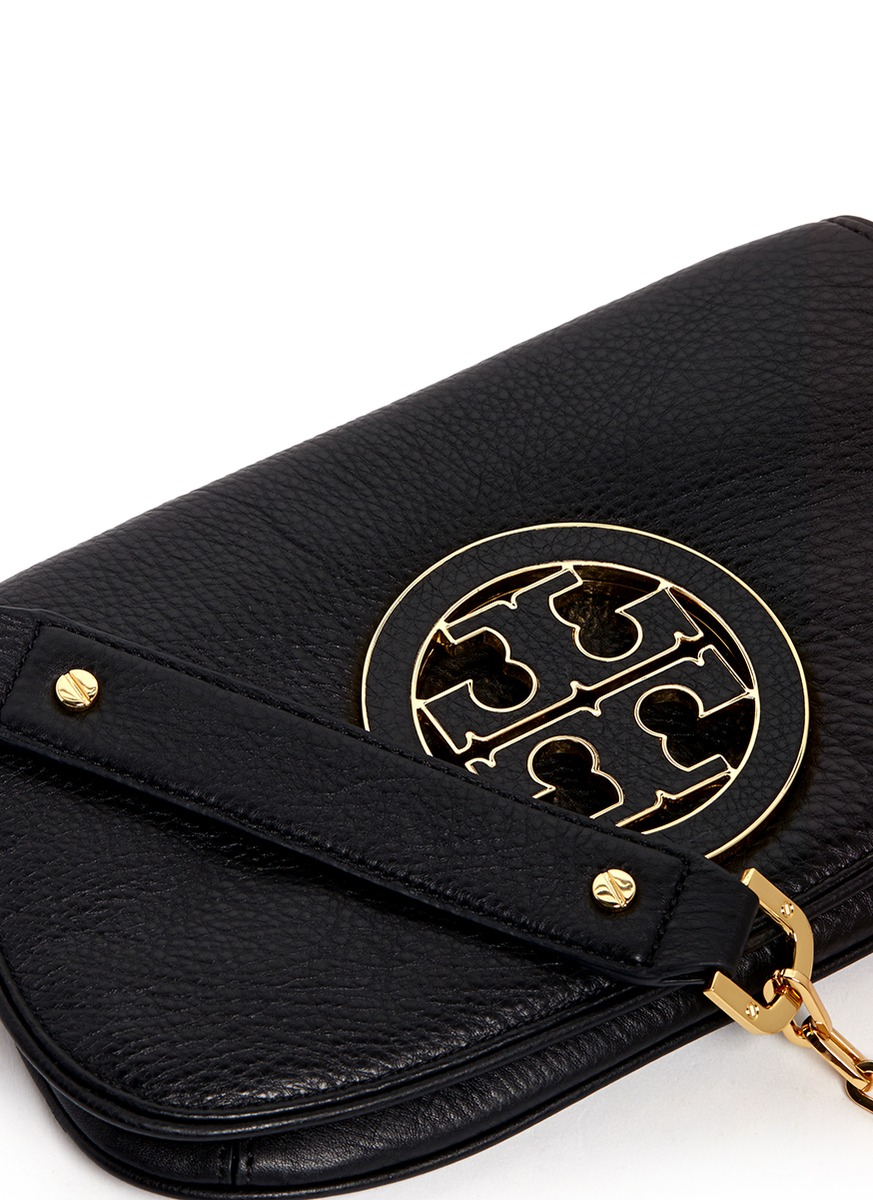 Tory Burch Amanda Leather Logo Clutch in Black | Lyst