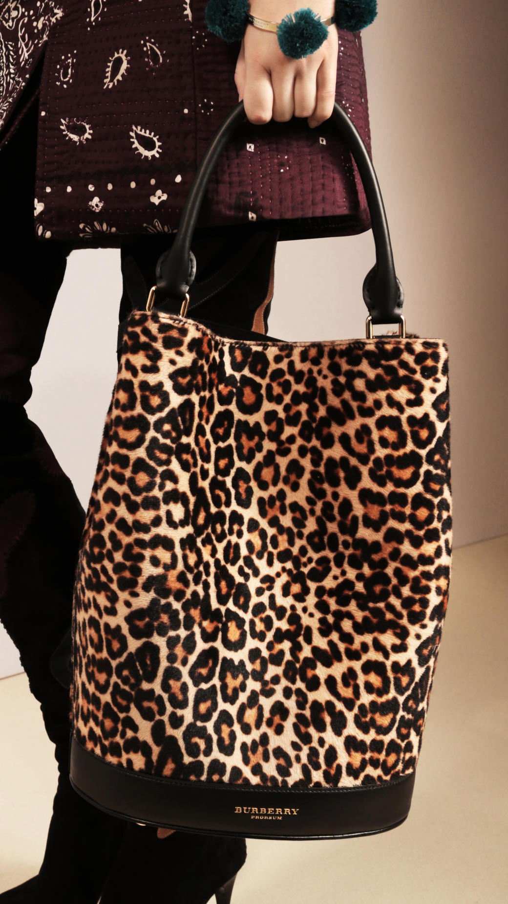 Burberry The Bucket Bag In Animal Print Shearling in Brown | Lyst