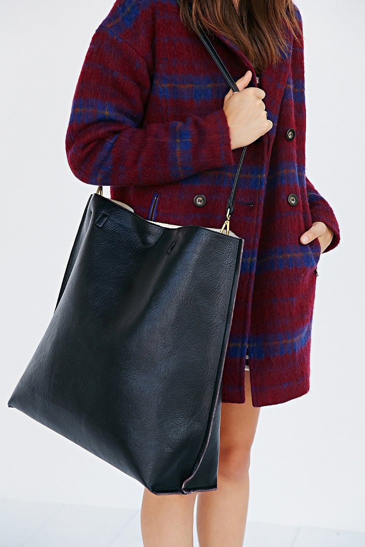Lyst Urban Outers Oversized Reversible Vegan Leather Tote Bag Lyst Urban Outers Oversized Reversible Vegan Leather Tote Bag In Natural