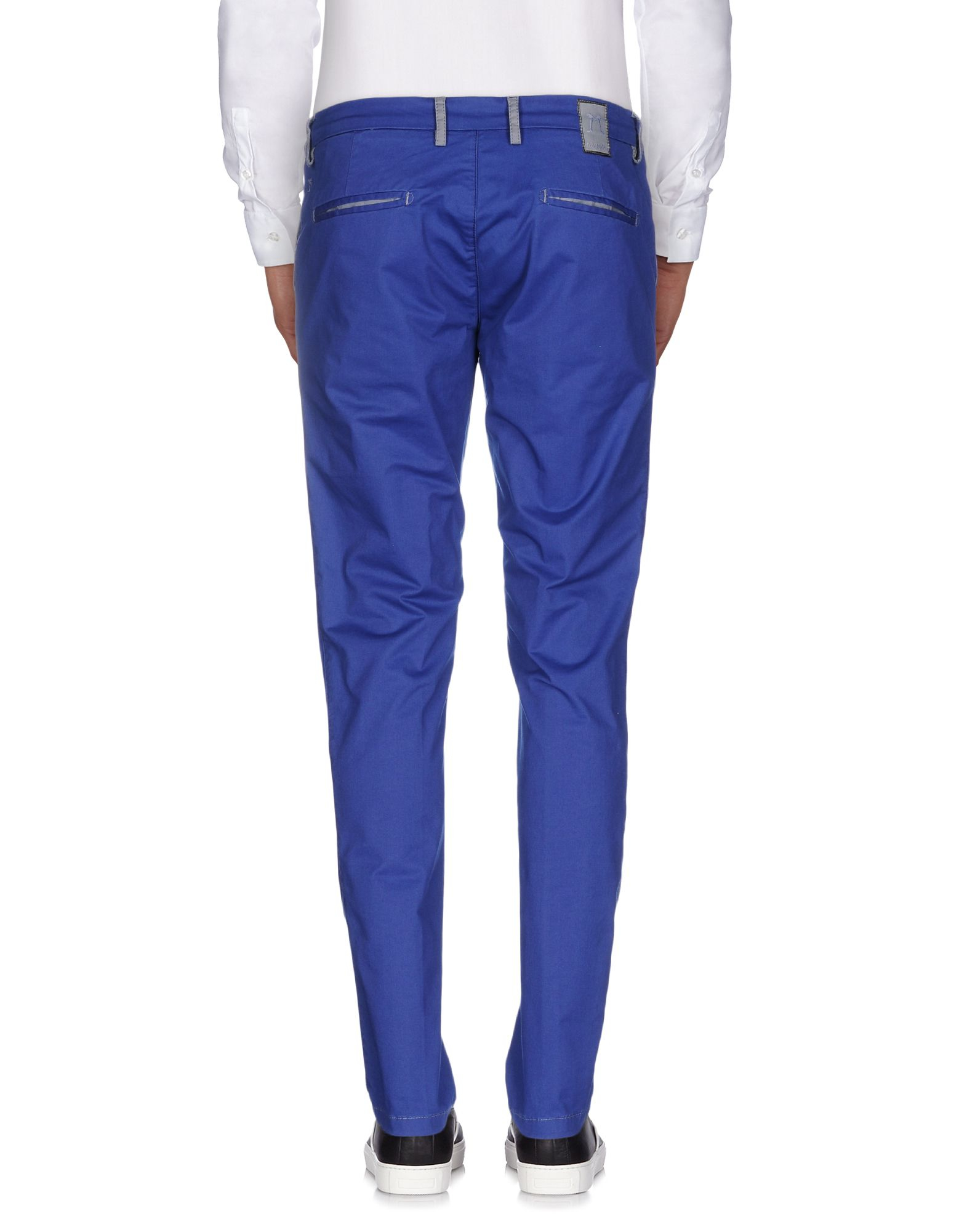Bright blue chinos What to Wear with Blue Chinos PHOTO CREDIT: Pinterest Blue chinos are a versatile piece of clothing and if you’re looking for an alternative to jeans, a way to brighten up a formal look or just something a little different to your standard legwear, then a pair of blue chinos are the way to go.