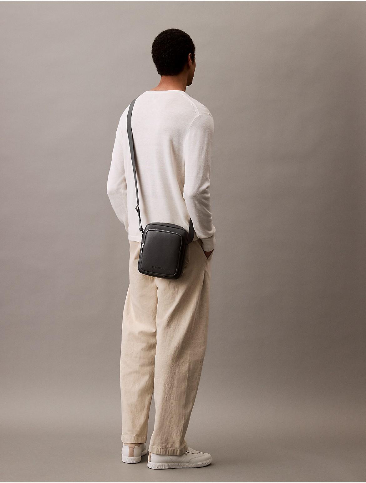 ショルダーバッグ   Men's CK Micro Pebble Messenger Bag 5MM151 Calvin Klein Men's CK Micro Pebble Messenger Bag 5MM151