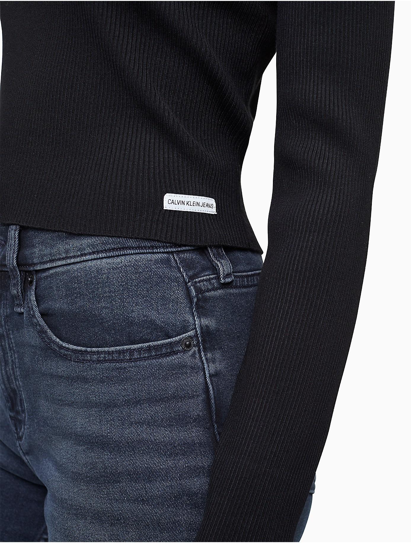 Calvin Klein Solid Ribbed Long Sleeve Crop Top in Black | Lyst