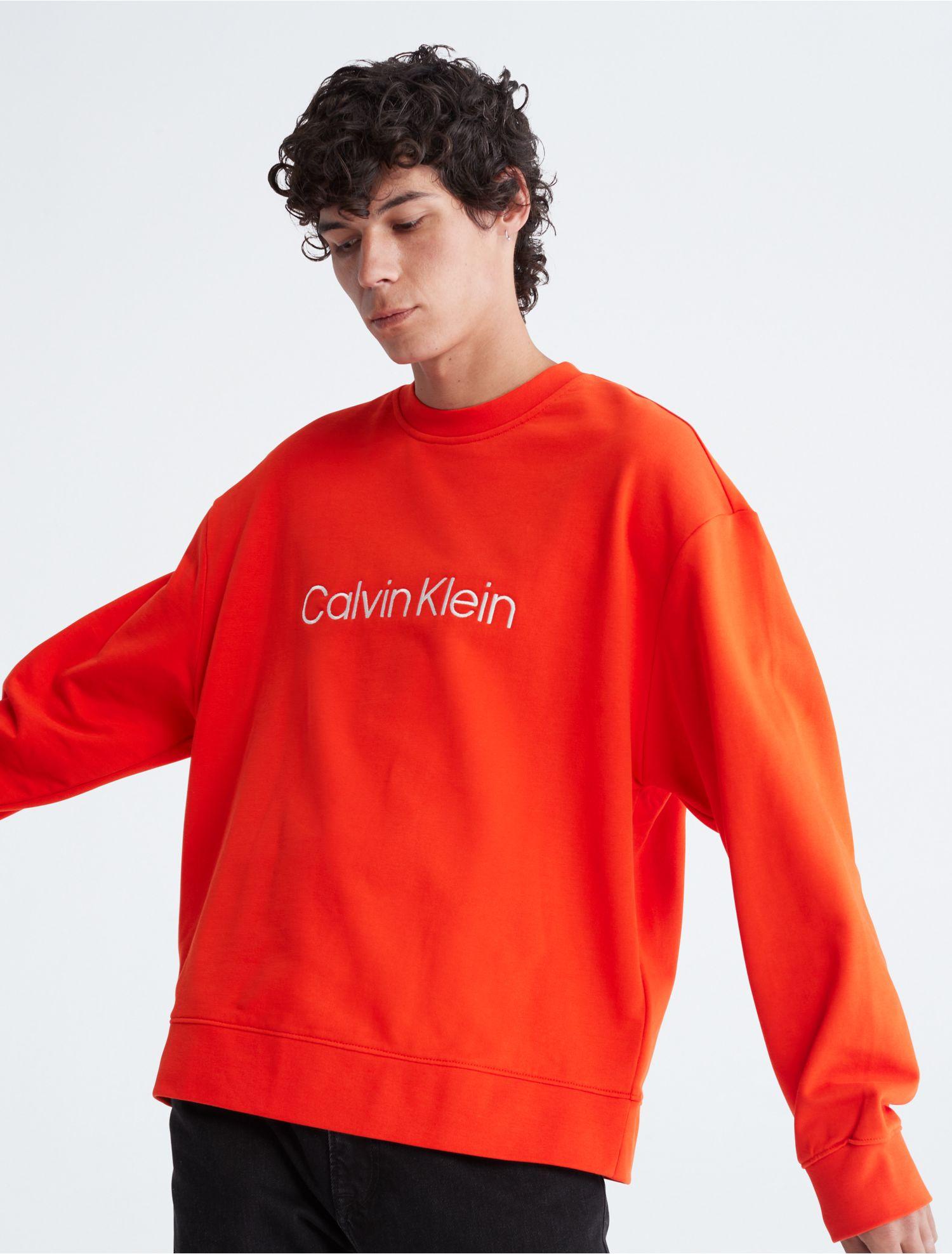 Calvin Klein Relaxed Fit Standard Logo Crewneck Sweatshirt in Red for Men |  Lyst
