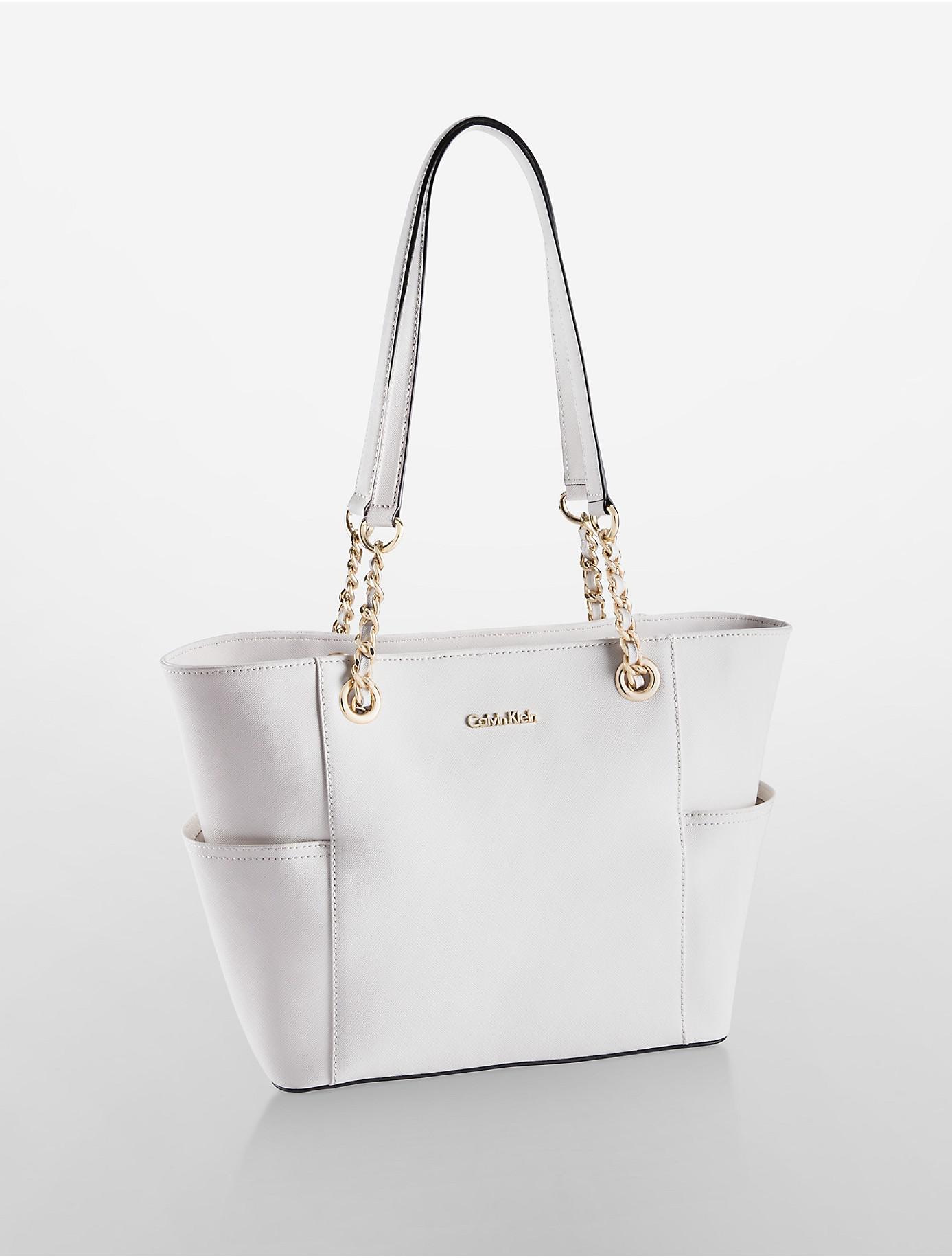 overdrijving mei Spreek uit Calvin Klein Saffiano Leather Chain-trimmed Tote Bag in White | Lyst