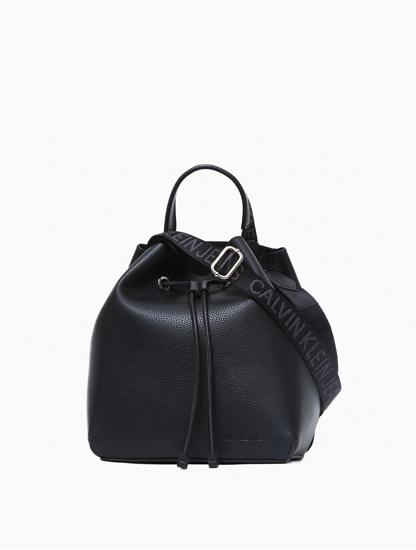 Perth knot lecture Calvin Klein Ultra Light Bucket Bag in Black | Lyst