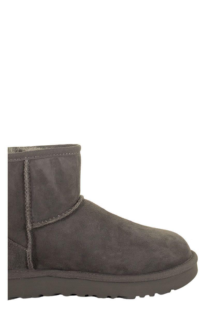 grey uggs low