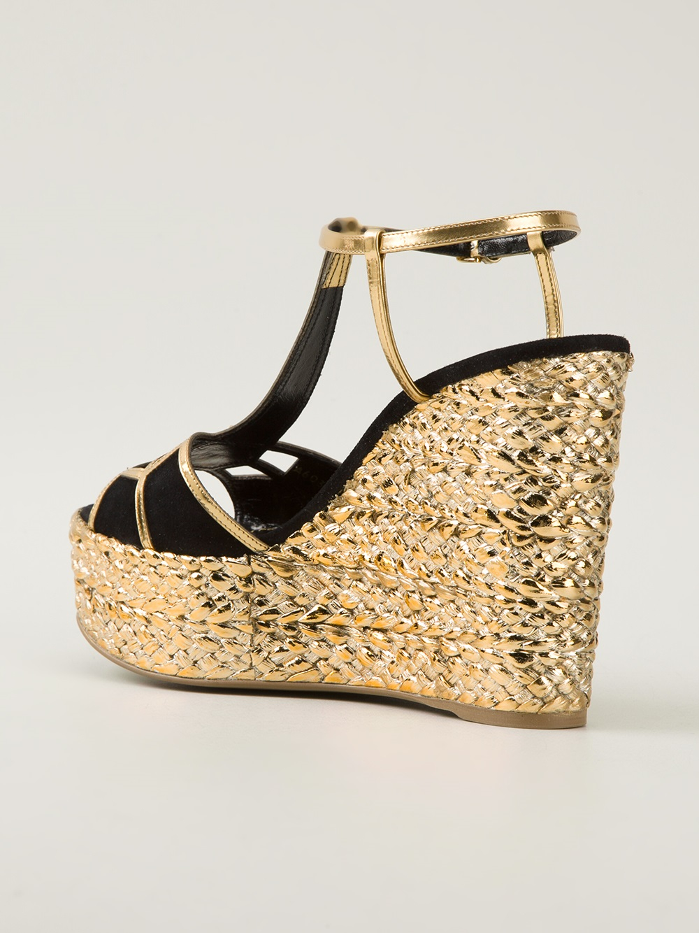 green dress red shoes