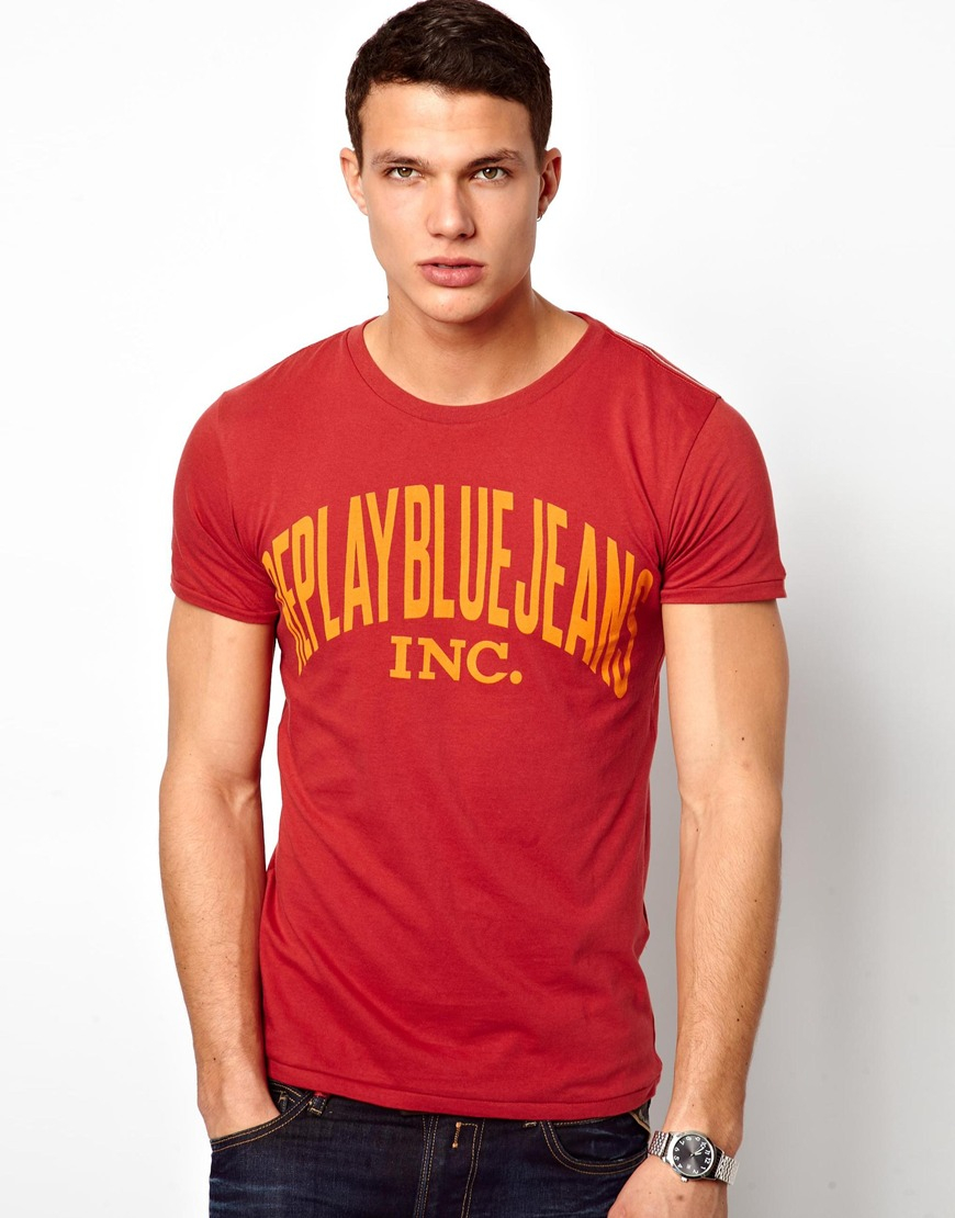 blue jeans and red t shirt