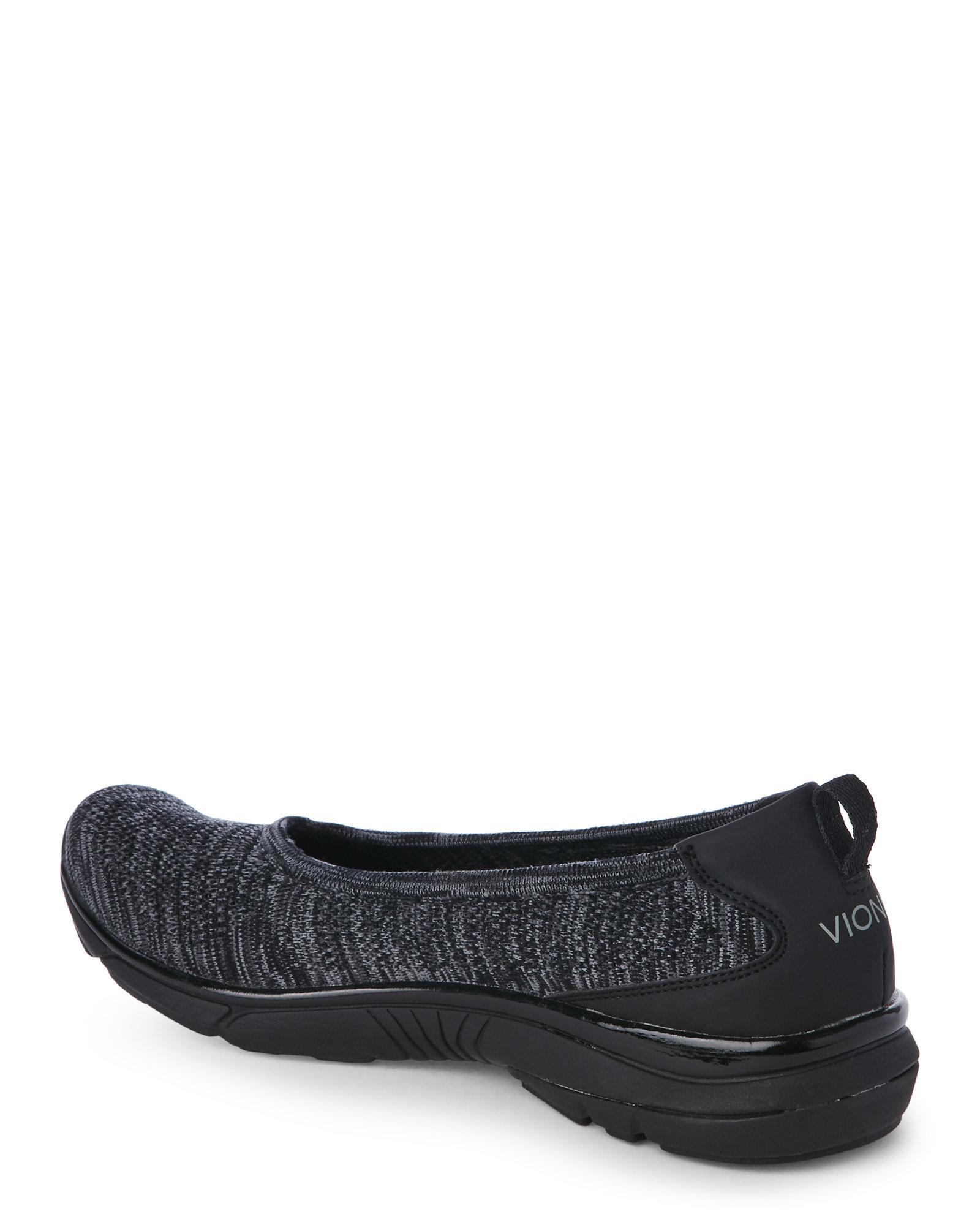 black vionic flats