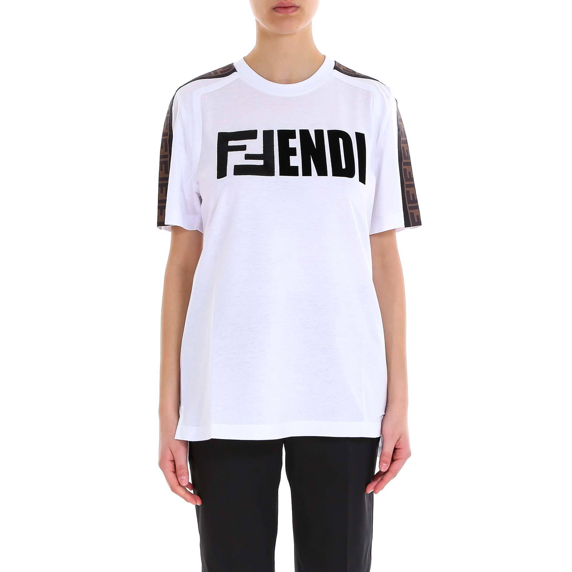 Fendi Logo Tape Short Sleeved T Shirt, Text-print Pattern in White 