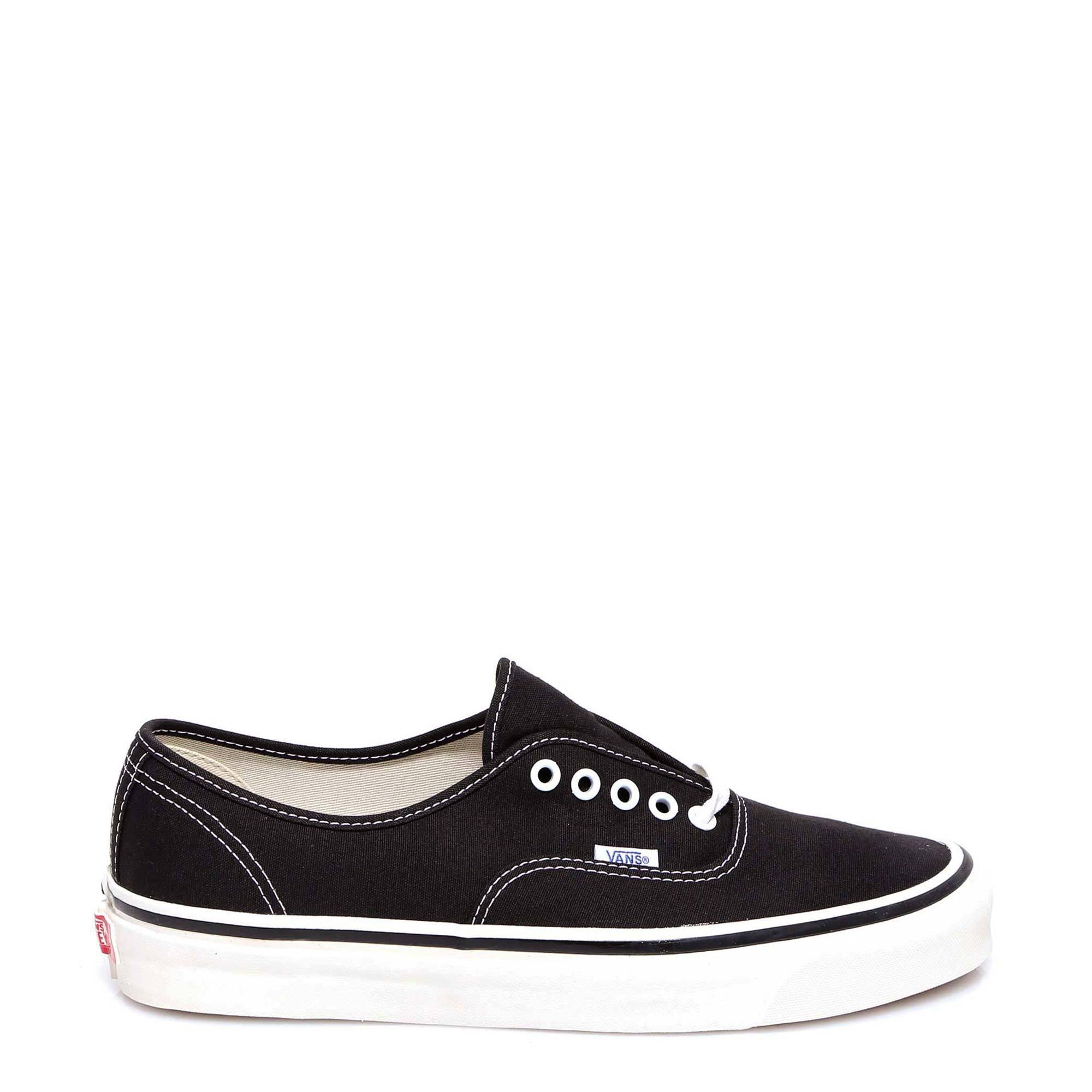 black vans laced
