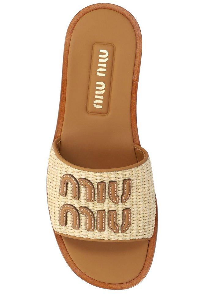 【送料&関税込】Miu Miu Slip-on Sandals Miu Miu Logo-Detailed Slip-On Sandals in Natural | Lyst