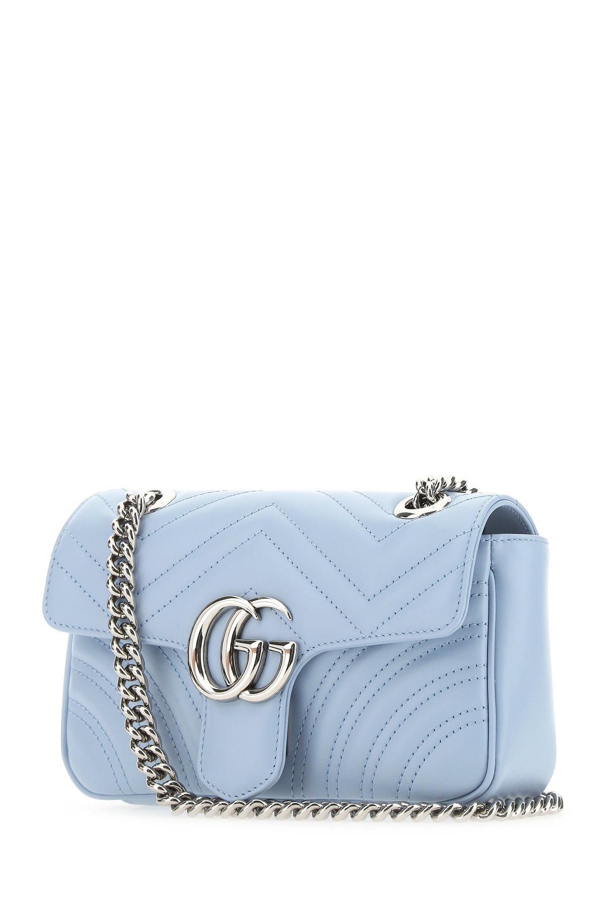 Voir les Mini sac à main GG Marmont Gucci. Décliné dans un ton bleu clair,  le mini sac à main GG Marmont présente une …